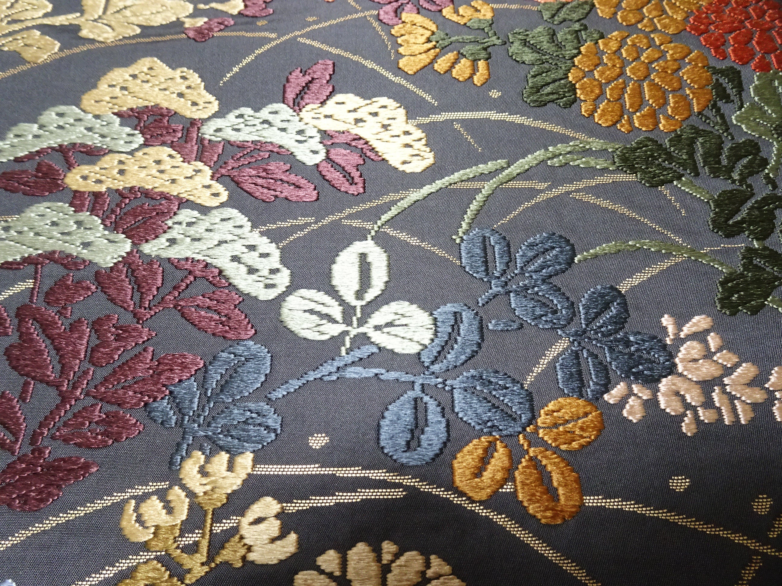 Japanese High Class Silk Bolts KaraOri Gorgeous Pattern 11761