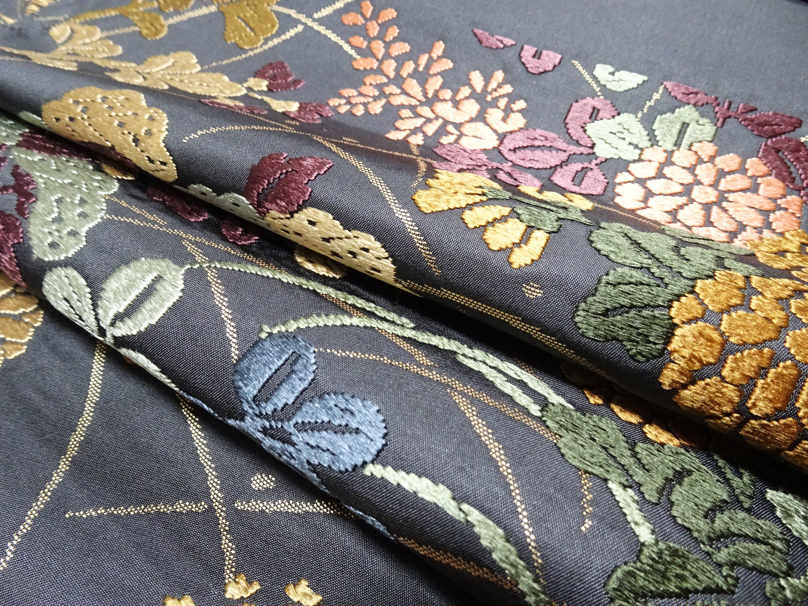 Japanese High Class Silk Bolts KaraOri Gorgeous Pattern 11761