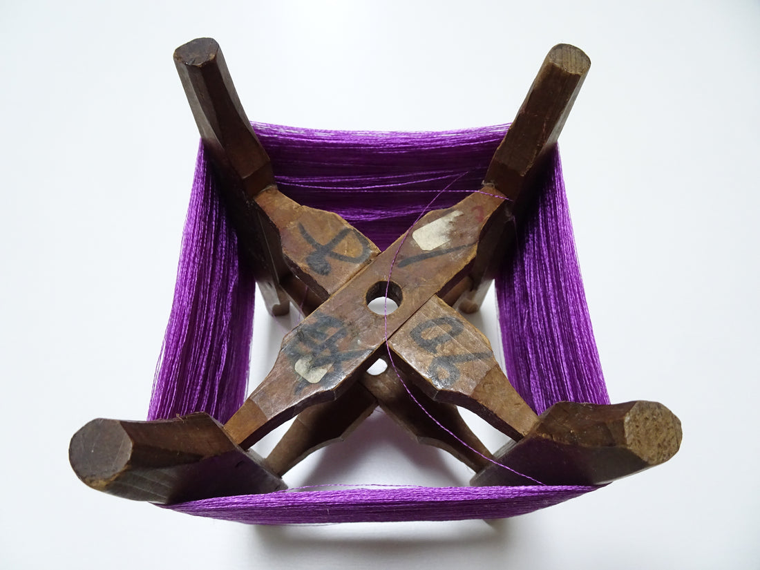 Japanese vintage Wooden spool & silk thread embroidery 16320