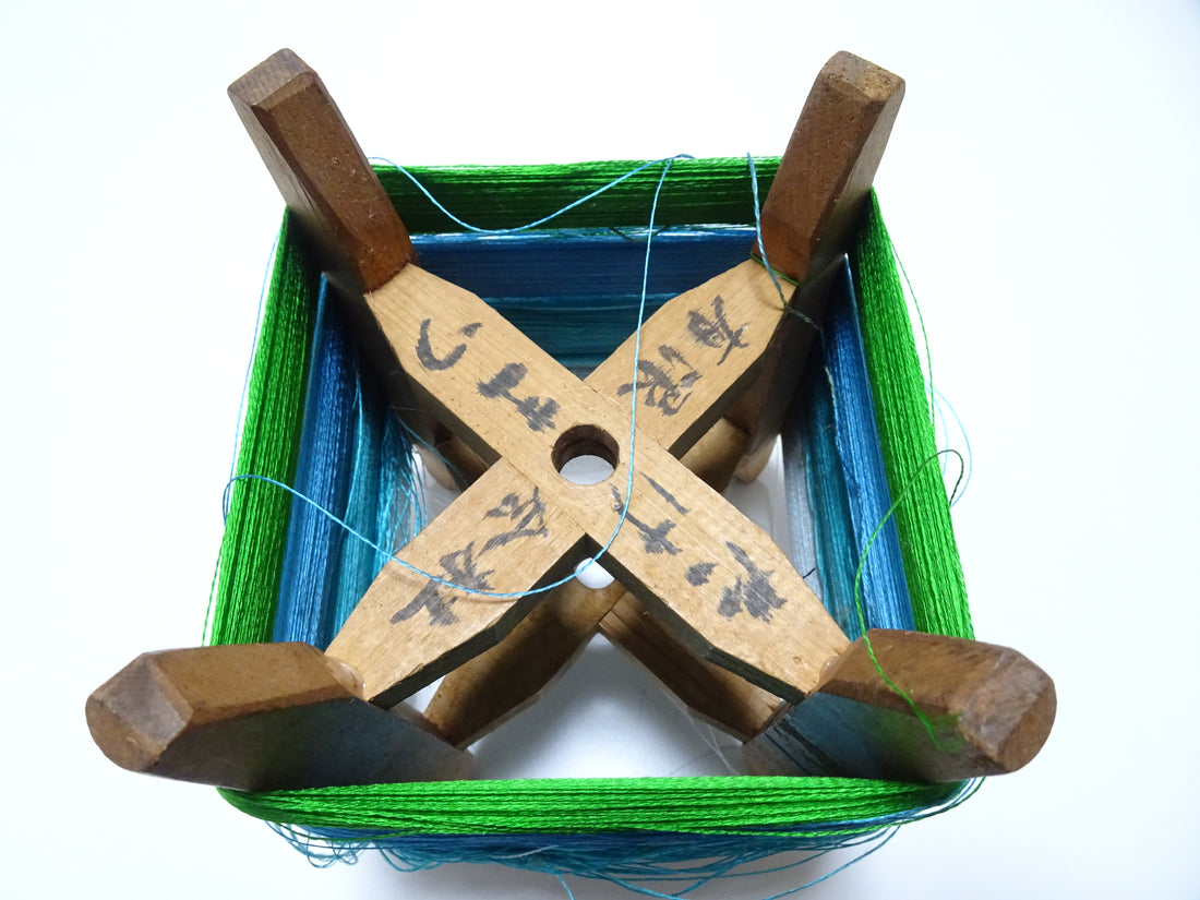 Japanese vintage Wooden spool & silk thread embroidery 16322