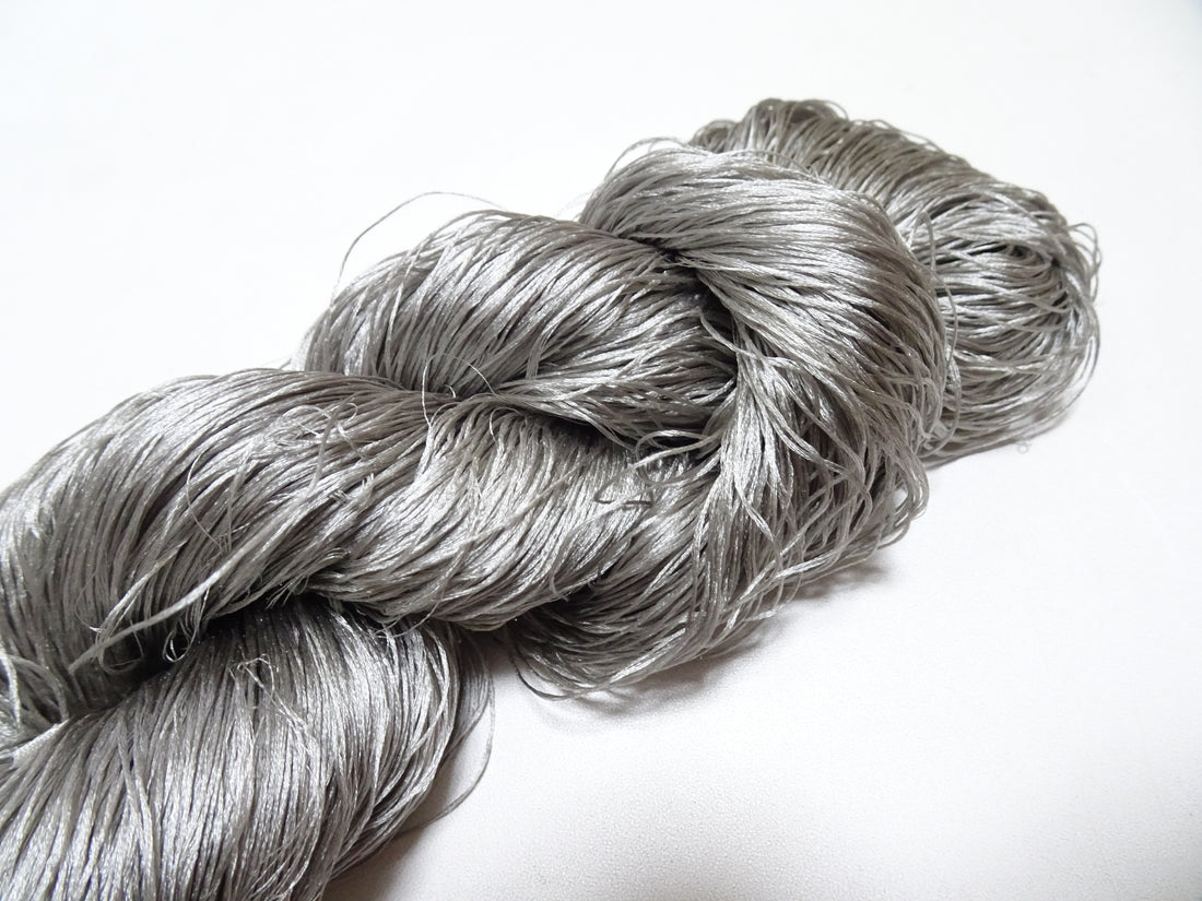 Japanese Vintage 6 Loose-Twist Silk Threads 19292