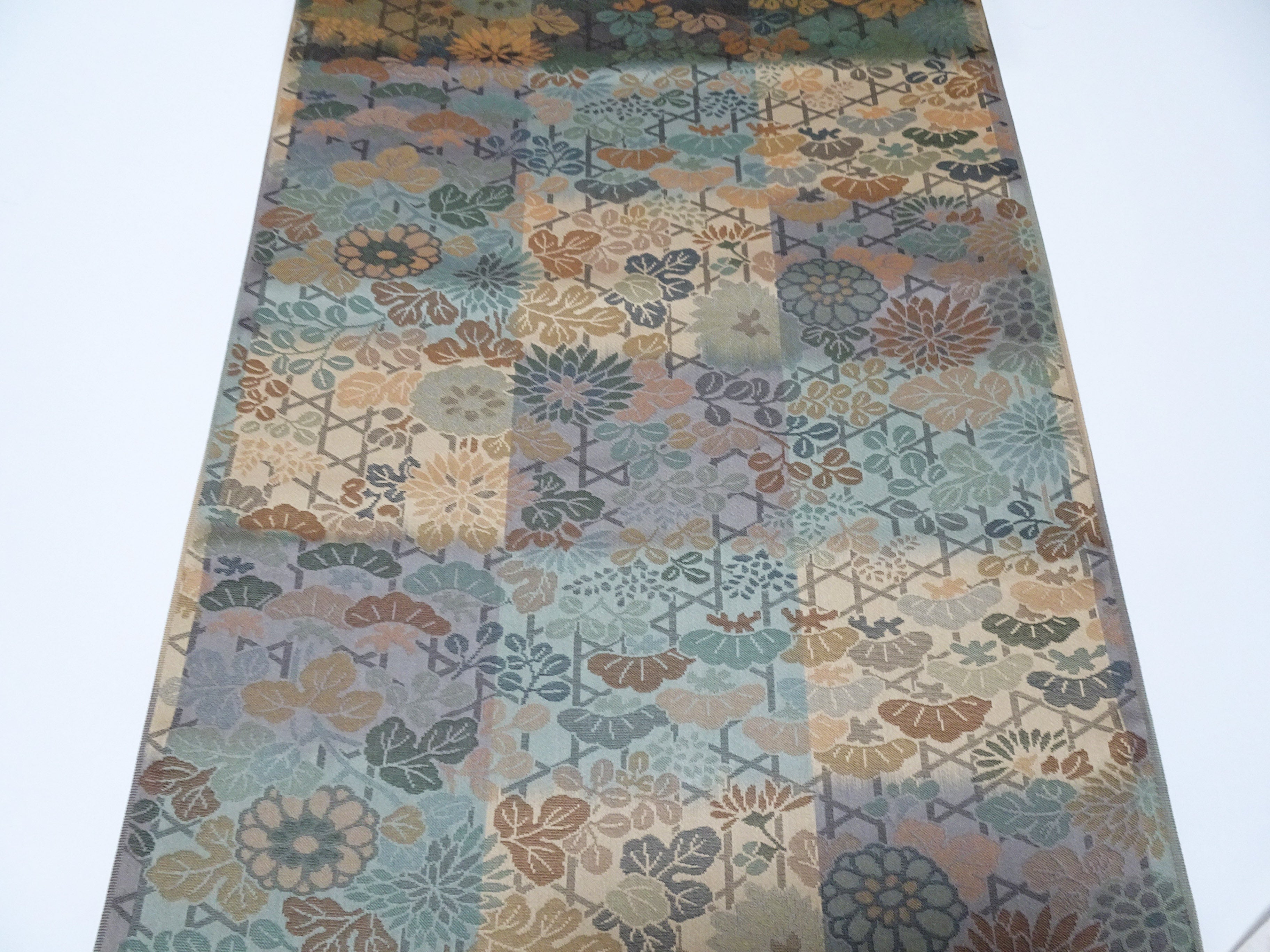 Japanese Nishijin-ori Silk Kimono Fabric Bolt with Elegant Floral Woven Pattern 16234