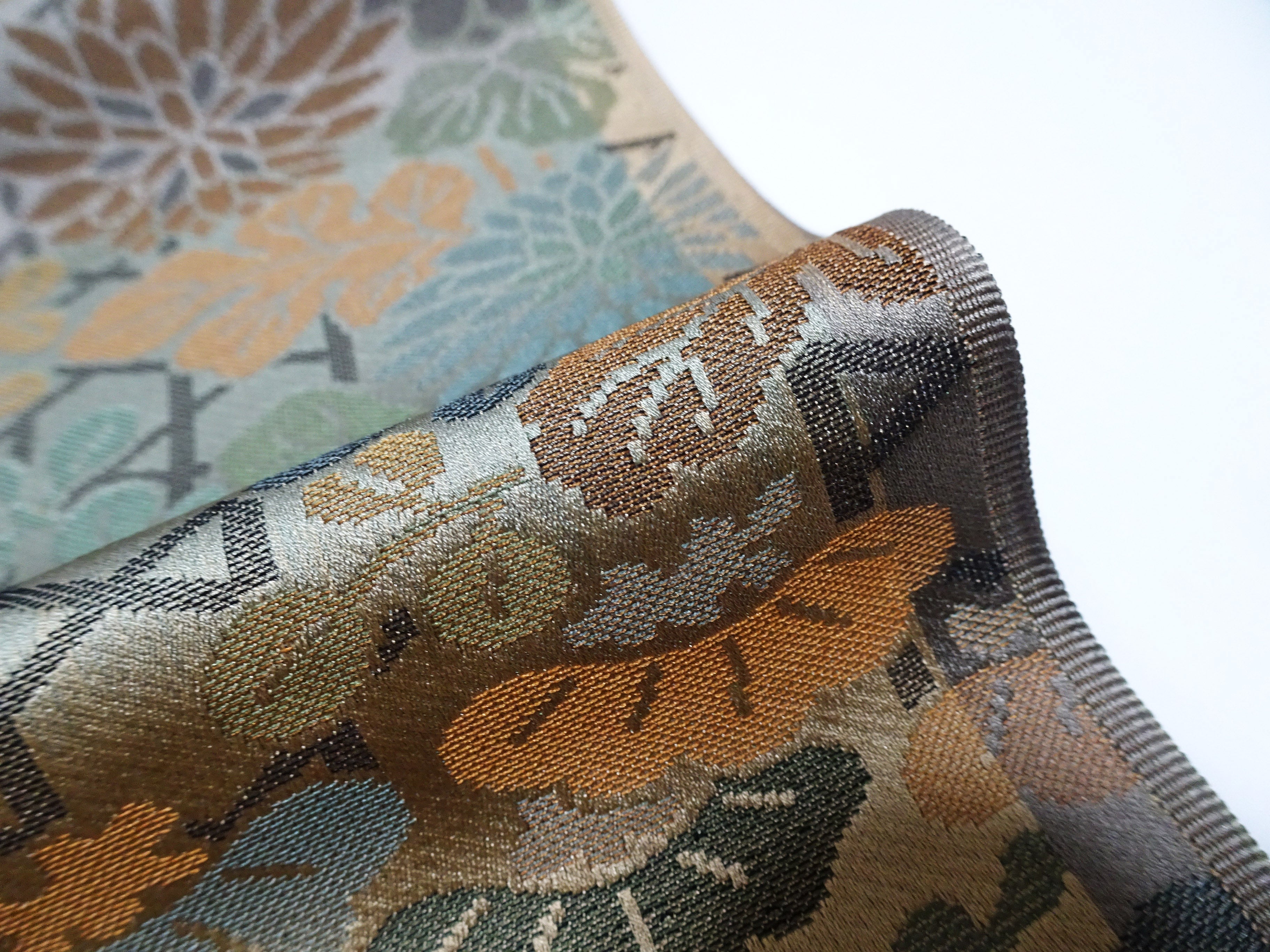 Japanese Nishijin-ori Silk Kimono Fabric Bolt with Elegant Floral Woven Pattern 16234