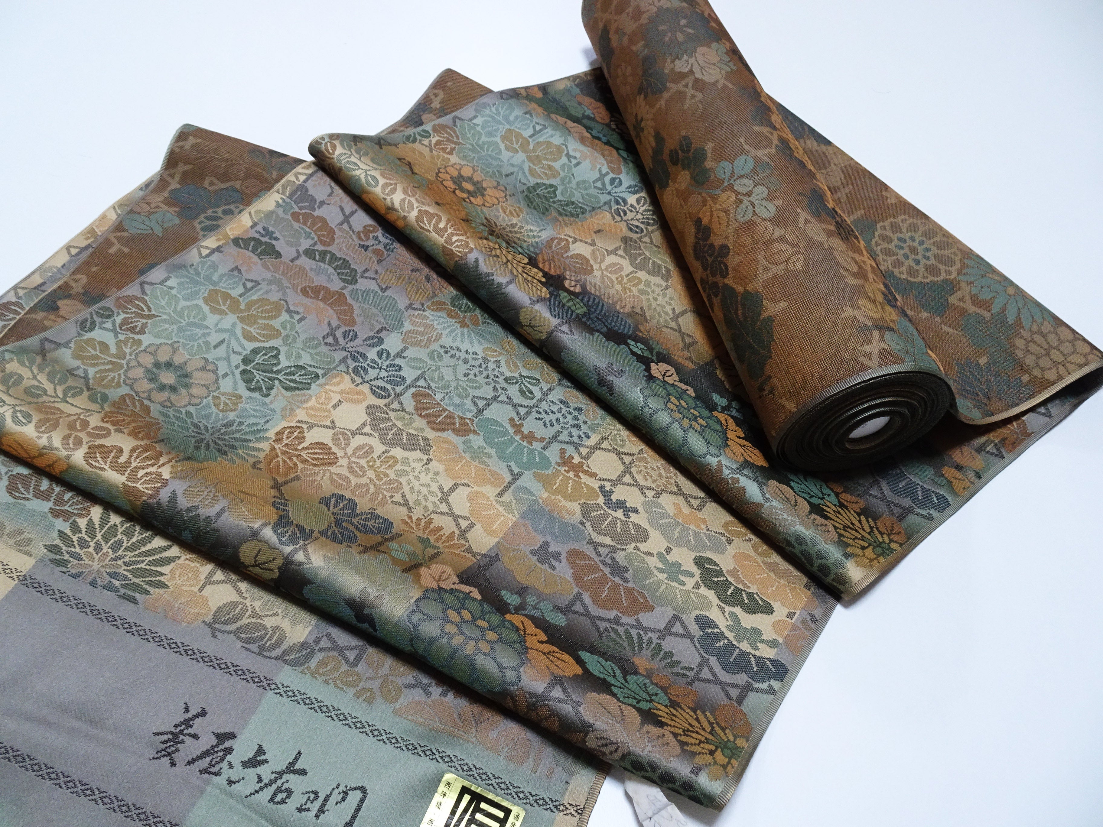 Japanese Nishijin-ori Silk Kimono Fabric Bolt with Elegant Floral Woven Pattern 16234