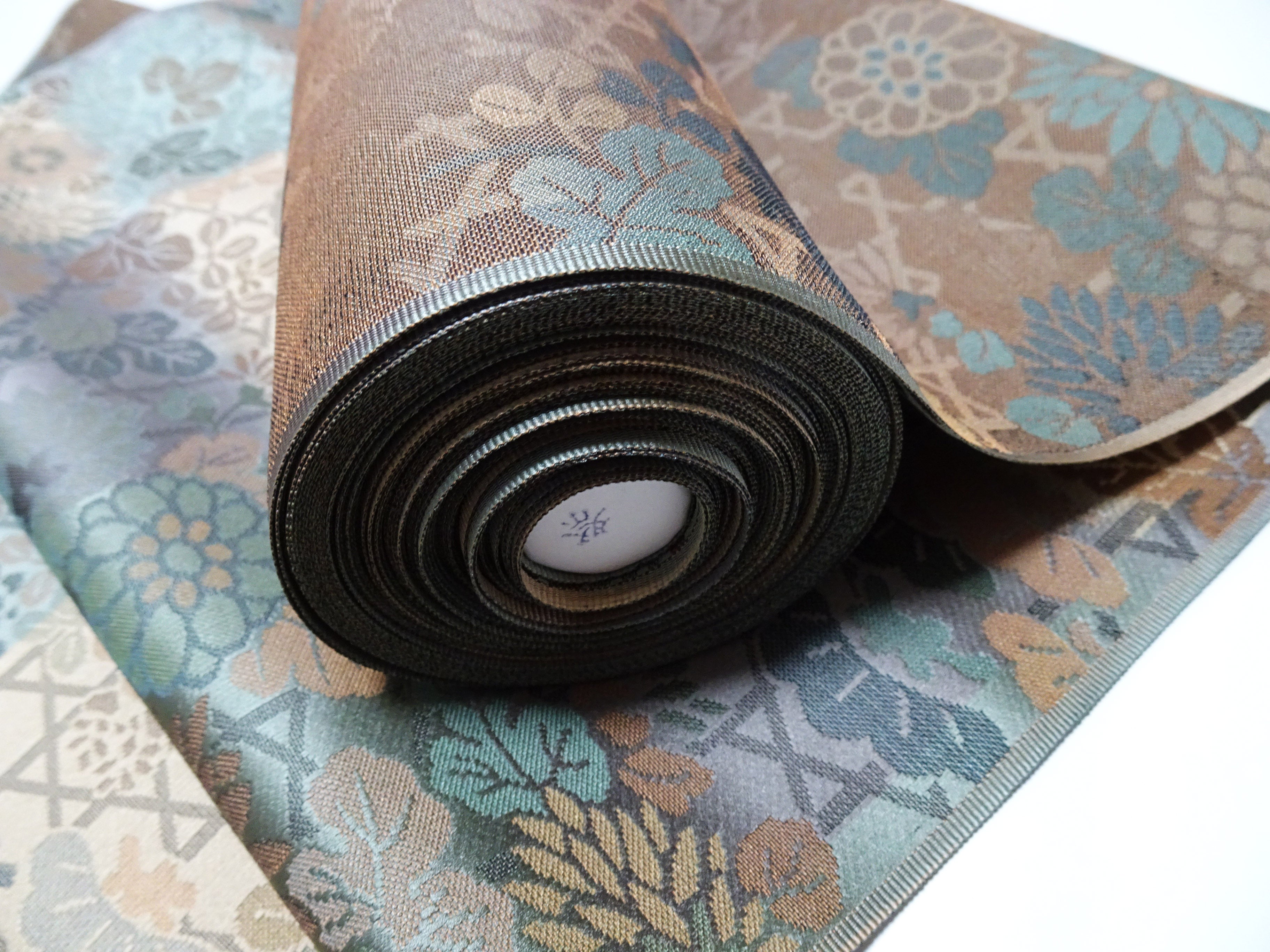 Japanese Nishijin-ori Silk Kimono Fabric Bolt with Elegant Floral Woven Pattern 16234
