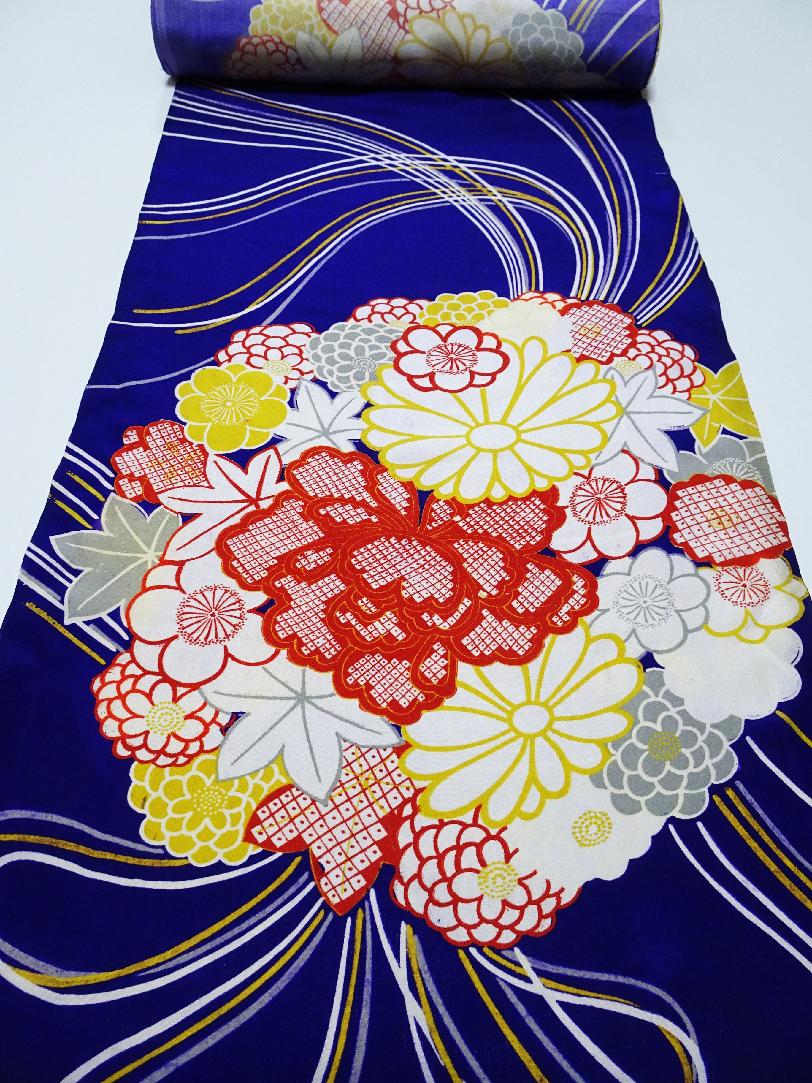 Japanese Taisho–Showa Era Vintage Deadstock Kinsha Silk Kimono Fabric Bolt with Bold Hanakusudama Floral Pattern 16236