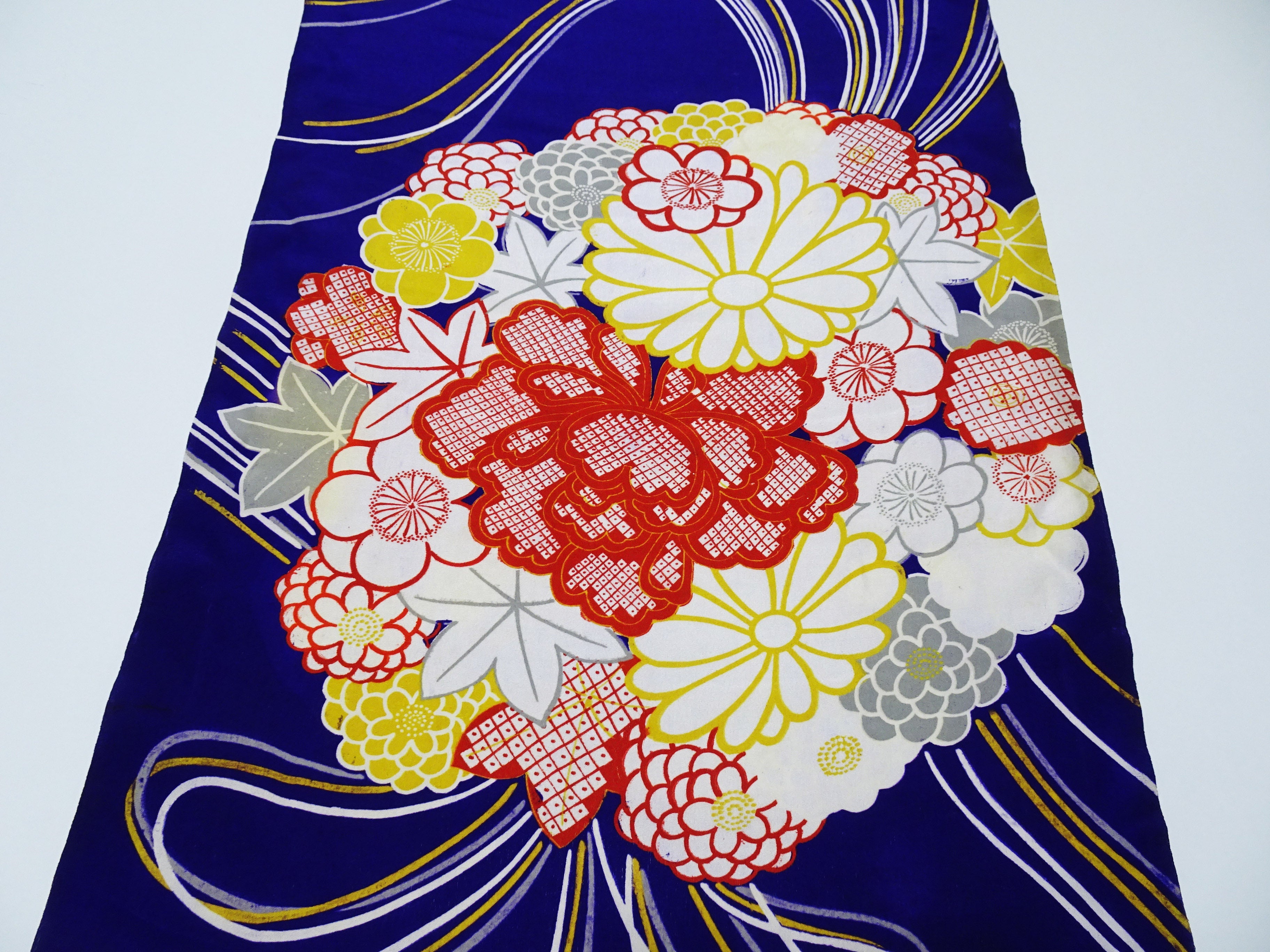 Japanese Taisho–Showa Era Vintage Deadstock Kinsha Silk Kimono Fabric Bolt with Bold Hanakusudama Floral Pattern 16236