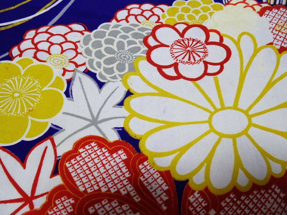 Japanese Taisho–Showa Era Vintage Deadstock Kinsha Silk Kimono Fabric Bolt with Bold Hanakusudama Floral Pattern 16236