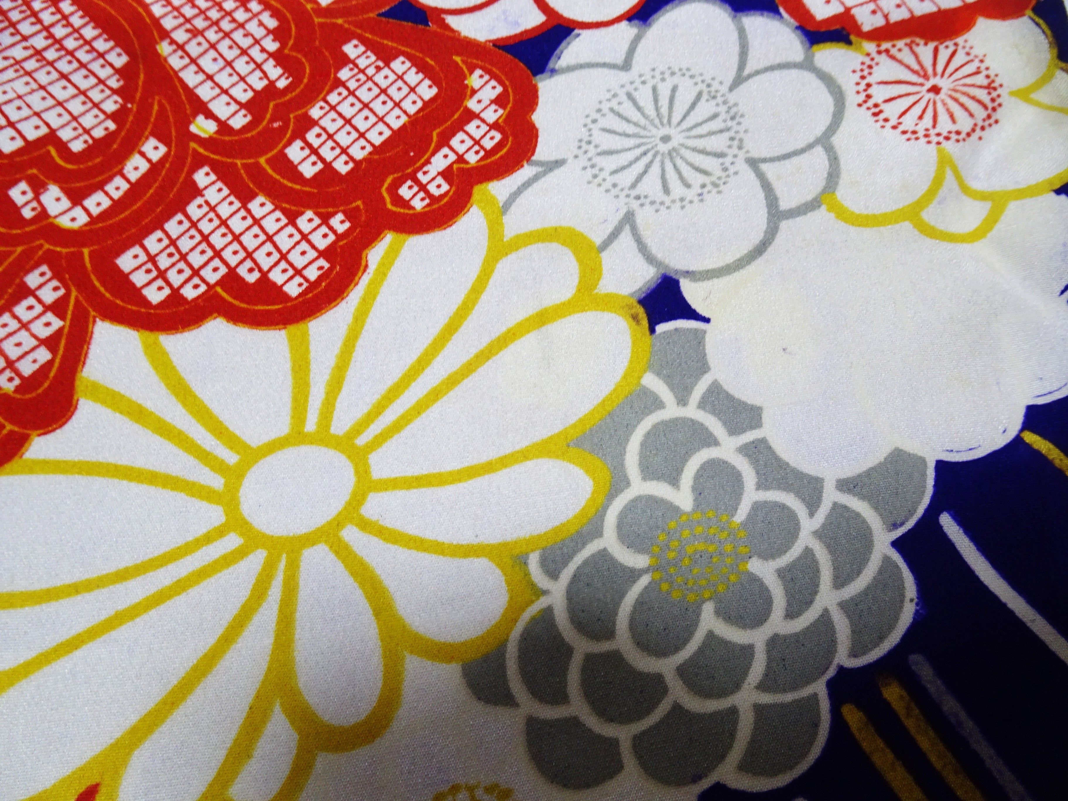 Japanese Taisho–Showa Era Vintage Deadstock Kinsha Silk Kimono Fabric Bolt with Bold Hanakusudama Floral Pattern 16236