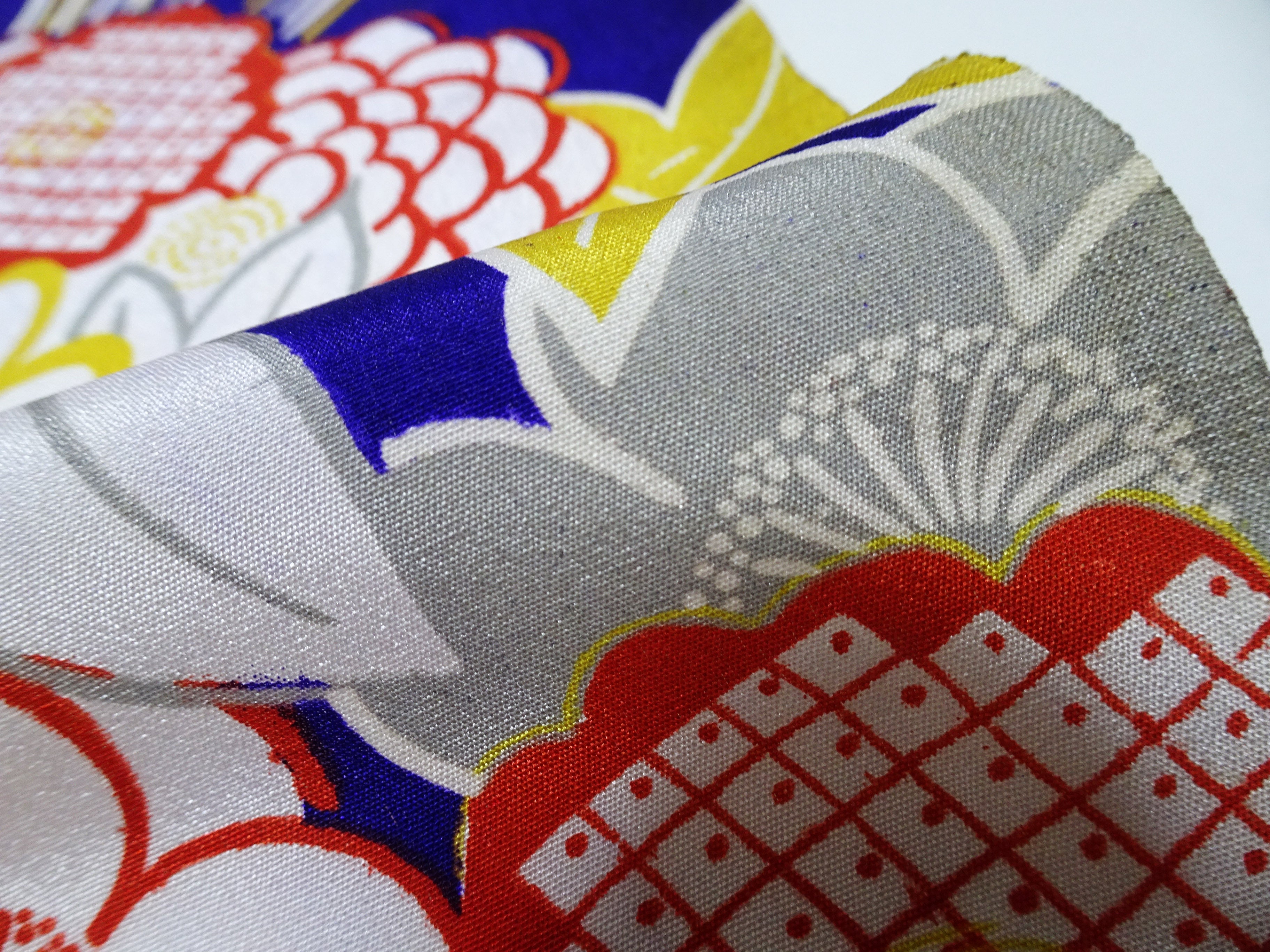 Japanese Taisho–Showa Era Vintage Deadstock Kinsha Silk Kimono Fabric Bolt with Bold Hanakusudama Floral Pattern 16236