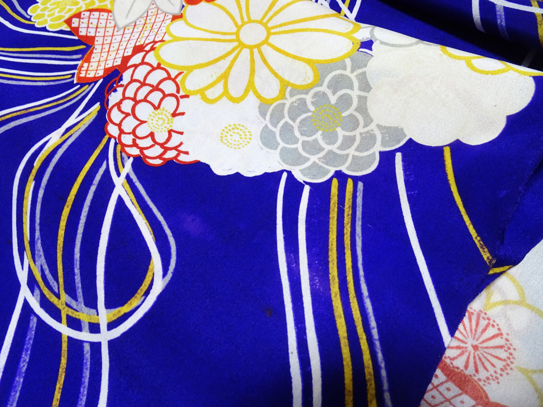 Japanese Taisho–Showa Era Vintage Deadstock Kinsha Silk Kimono Fabric Bolt with Bold Hanakusudama Floral Pattern 16236