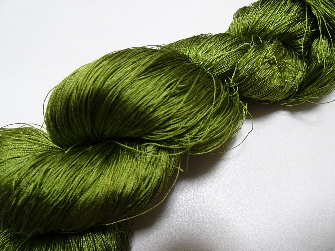 Japanese Vintage Silk Thread for Tsuzure Weaving – High-Quality 19666