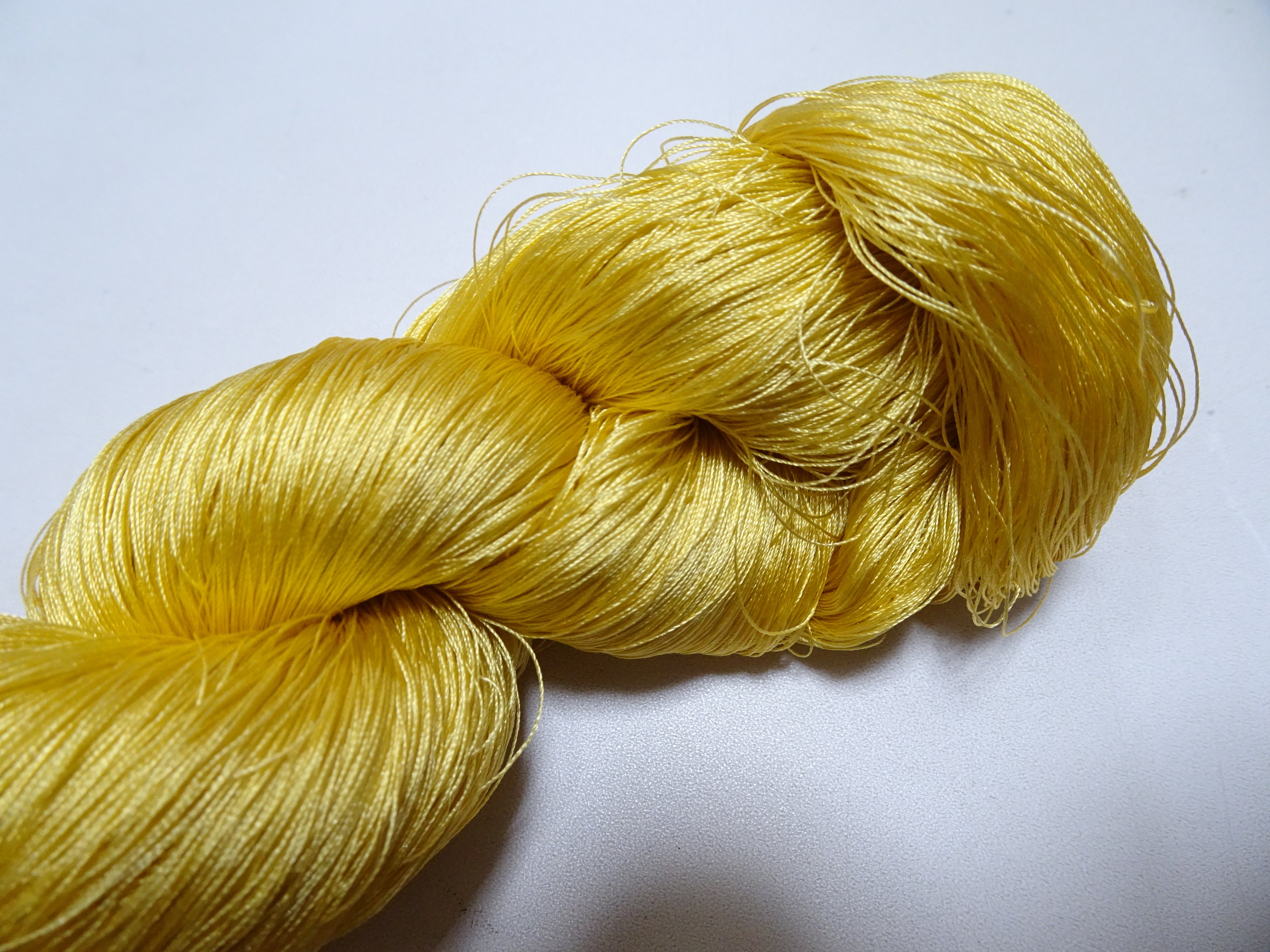 Japanese Vintage Silk Thread for Tsuzure Weaving – High-Quality 19668