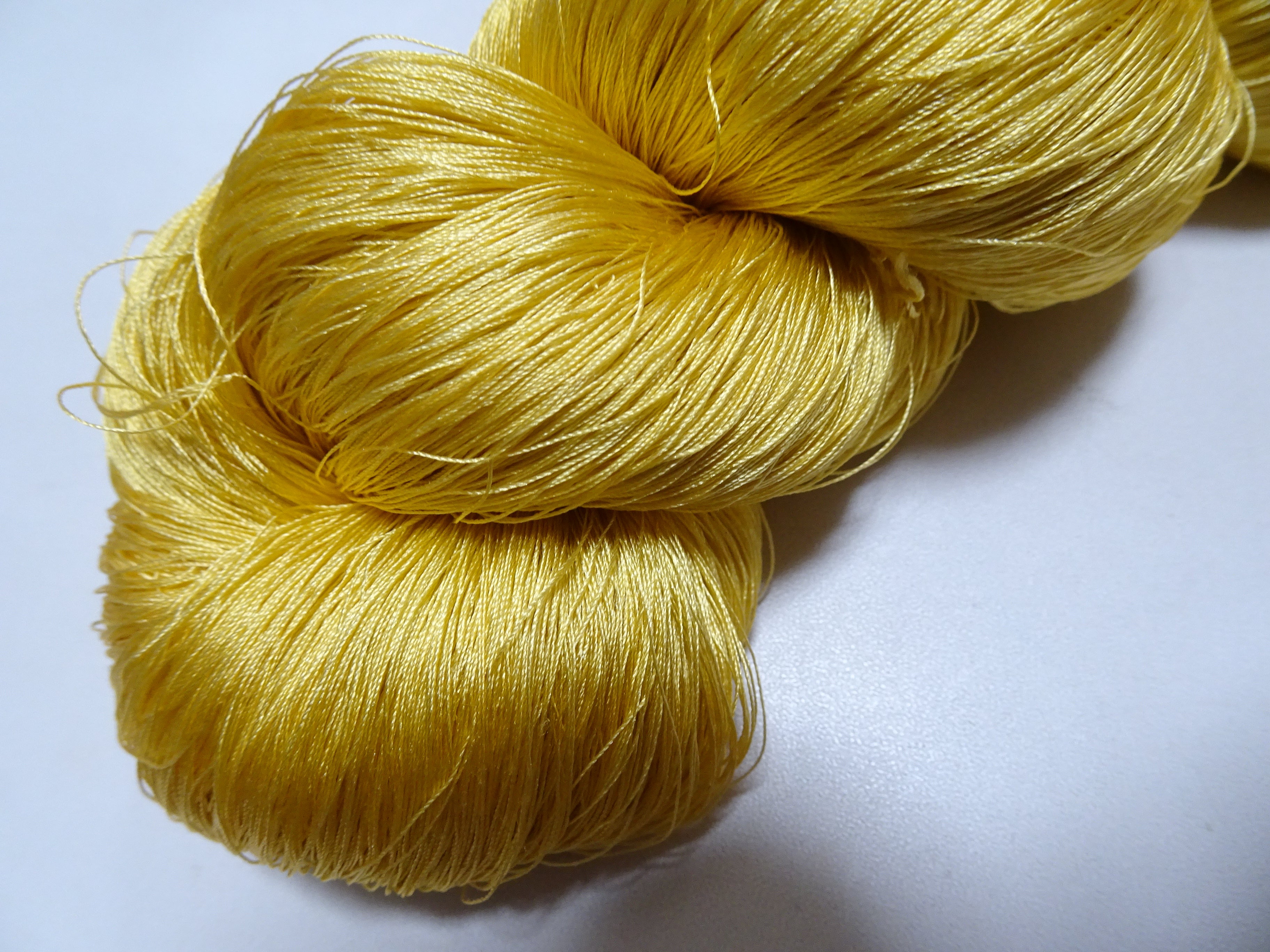 Japanese Vintage Silk Thread for Tsuzure Weaving – High-Quality 19668