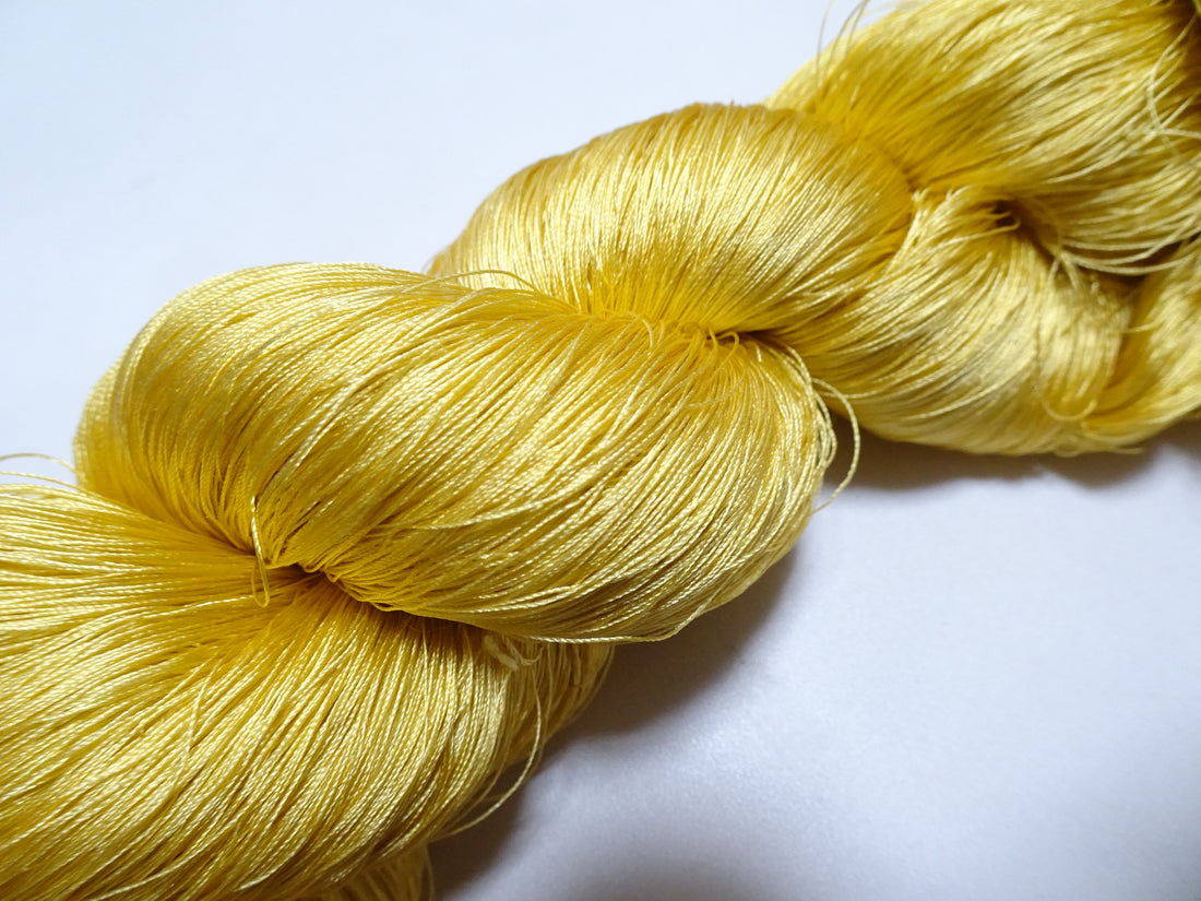 Japanese Vintage Silk Thread for Tsuzure Weaving – High-Quality 19668