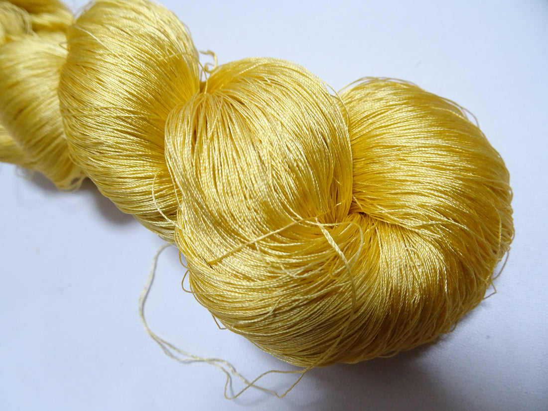 Japanese Vintage Silk Thread for Tsuzure Weaving – High-Quality 19668
