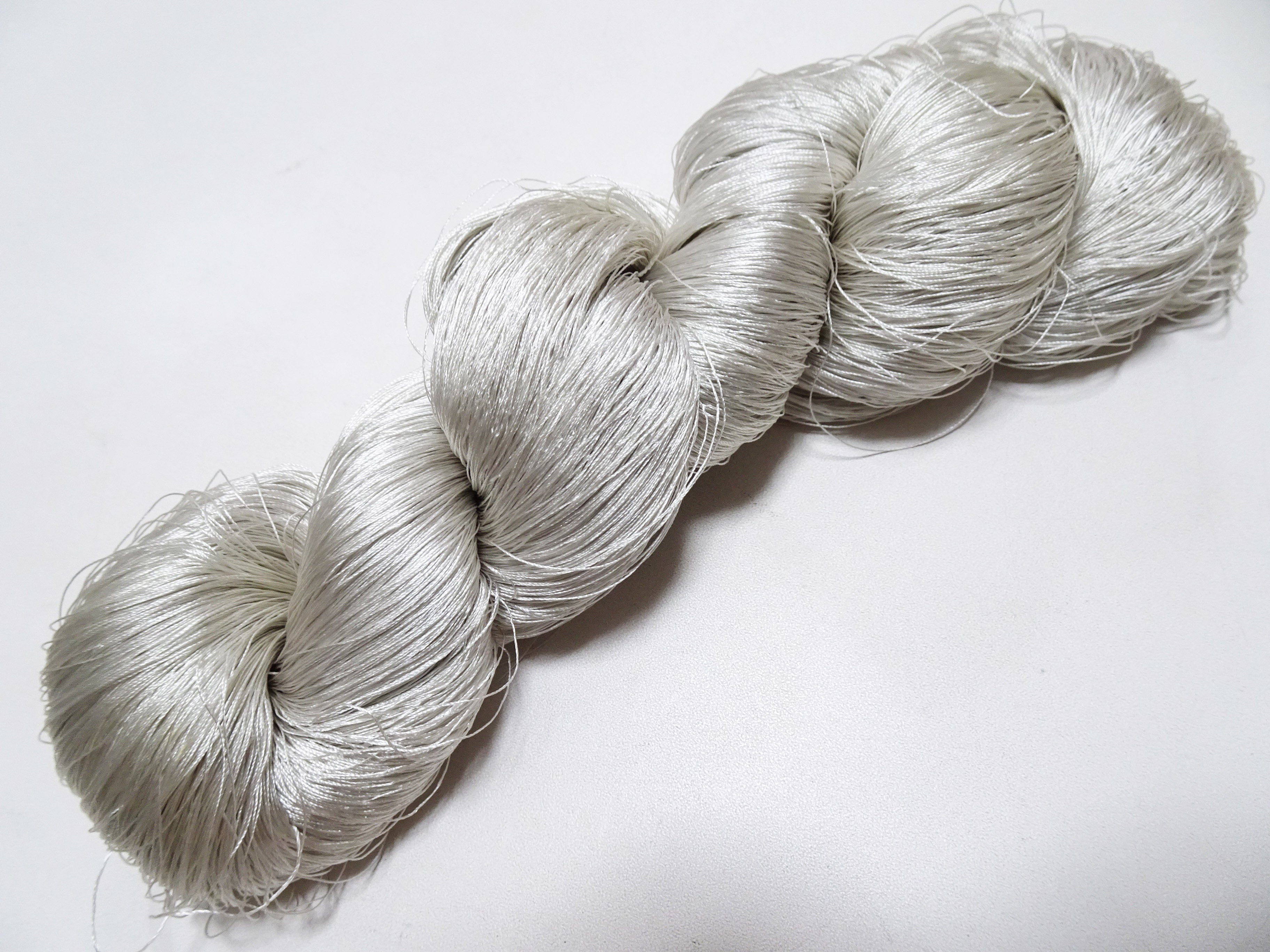 Japanese Vintage Silk Thread for Tsuzure Weaving – High-Quality 19670