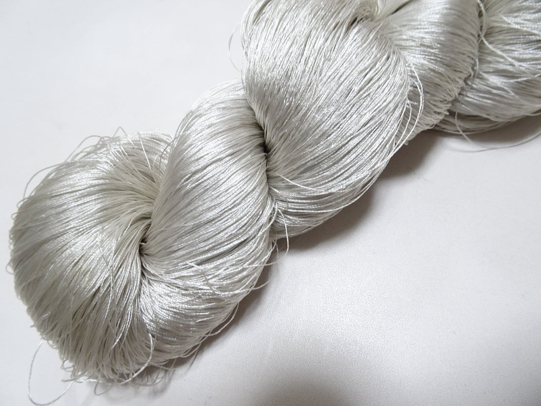 Japanese Vintage Silk Thread for Tsuzure Weaving – High-Quality 19670