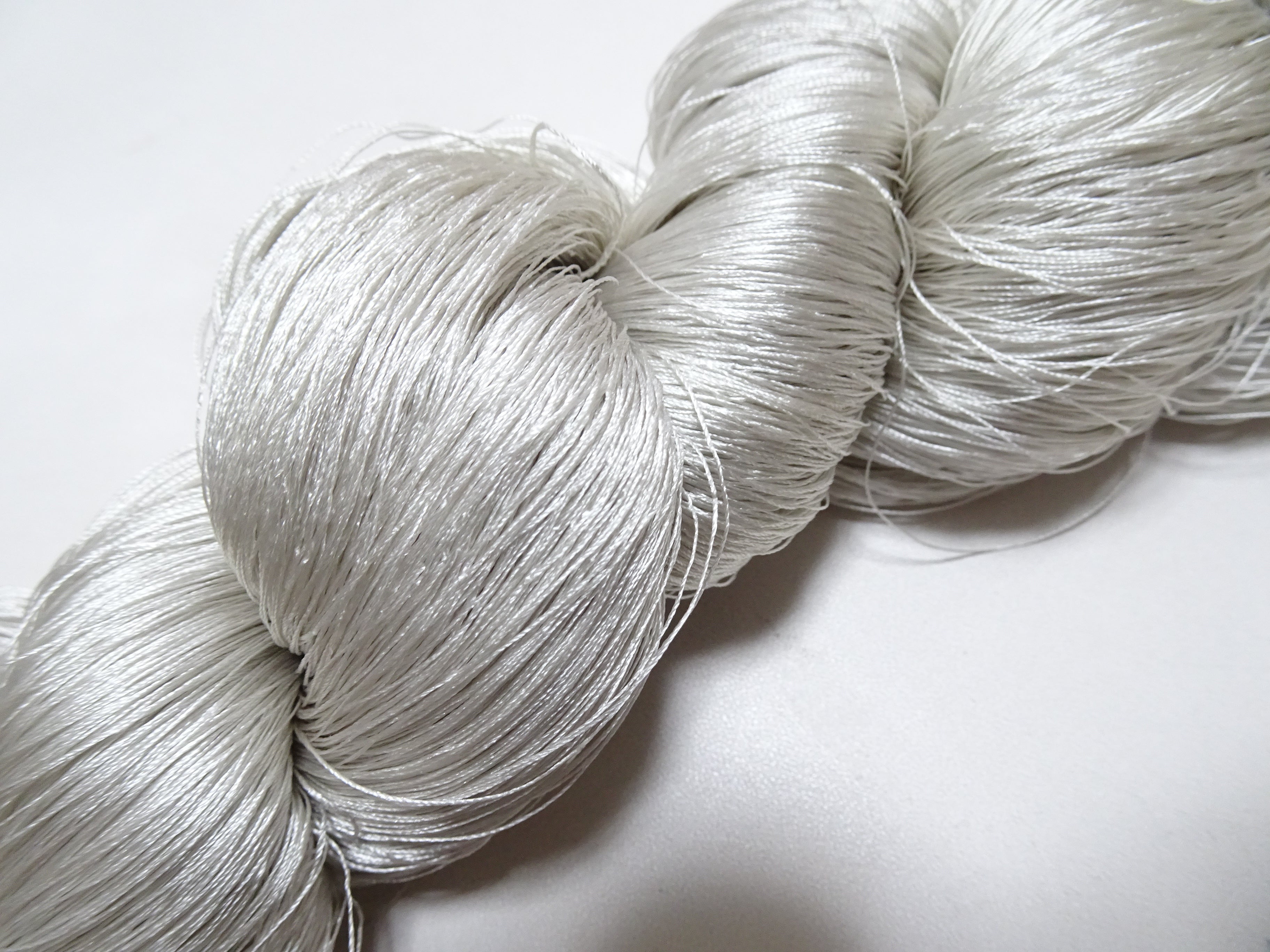 Japanese Vintage Silk Thread for Tsuzure Weaving – High-Quality 19670