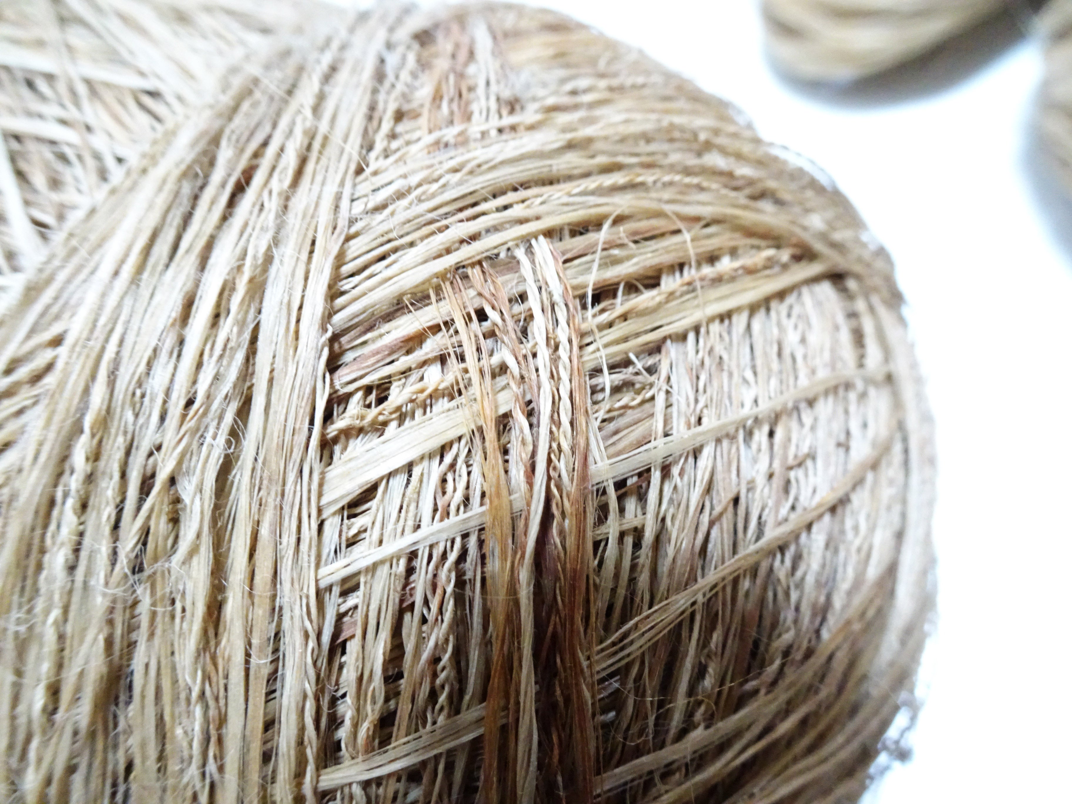 Japanese Vintage Showa Era Hand-Spun Linen Thread Ball & Wooden Weaving Shuttle Set – Traditional Japanese Textile Tools 15578