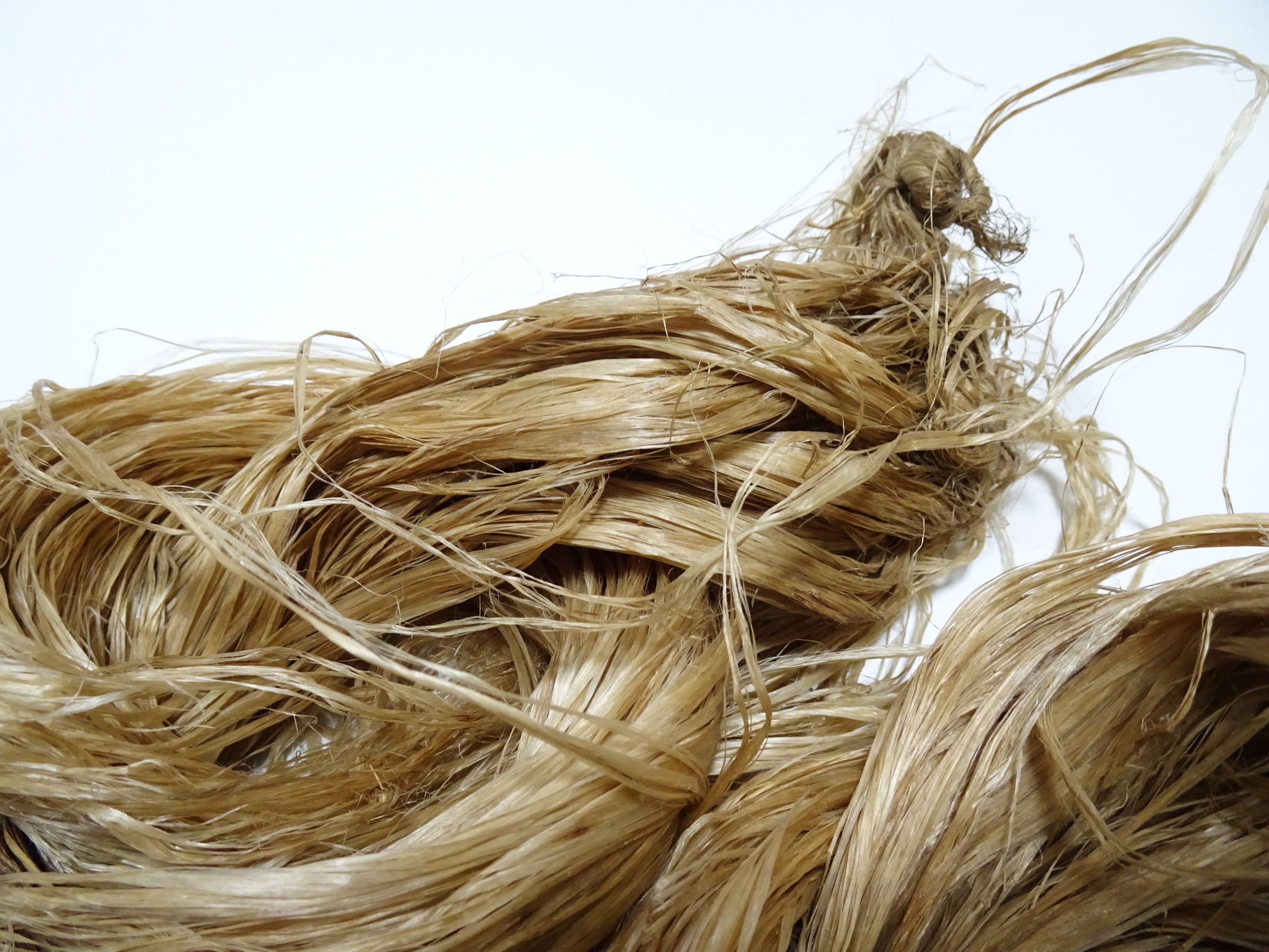 Japanese Vintage Showa Era Hand-Spun Linen Thread Ball & Wooden Weaving Shuttle Set – Traditional Japanese Textile Tools 15578