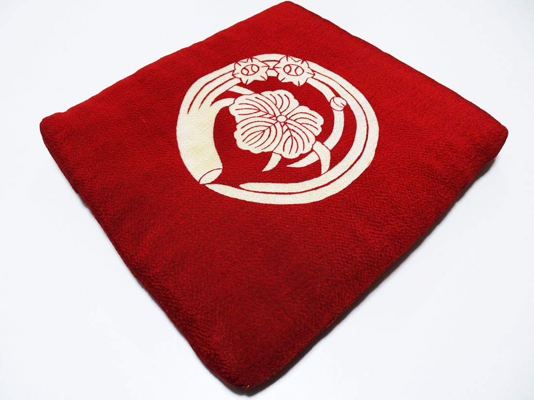 Japanese Vintage Showa Era Zabuton on Oni-Shibo Chirimen Silk  16344