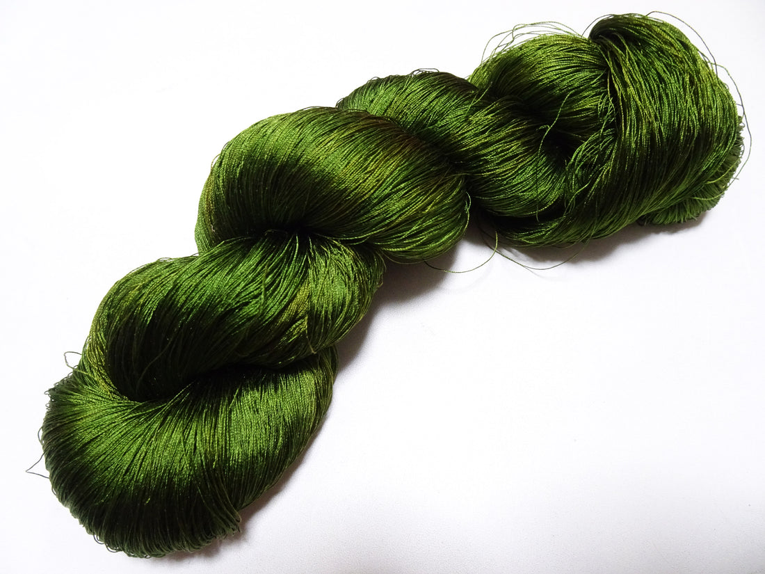 Japanese Vintage Silk Thread for Tsuzure Weaving – High-Quality 19676