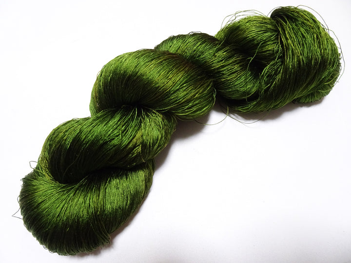 Japanese Vintage Silk Thread for Tsuzure Weaving – High-Quality 19676