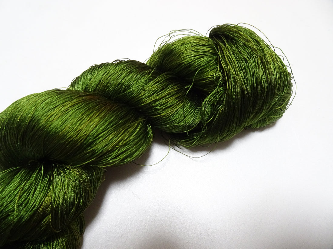 Japanese Vintage Silk Thread for Tsuzure Weaving – High-Quality 19676