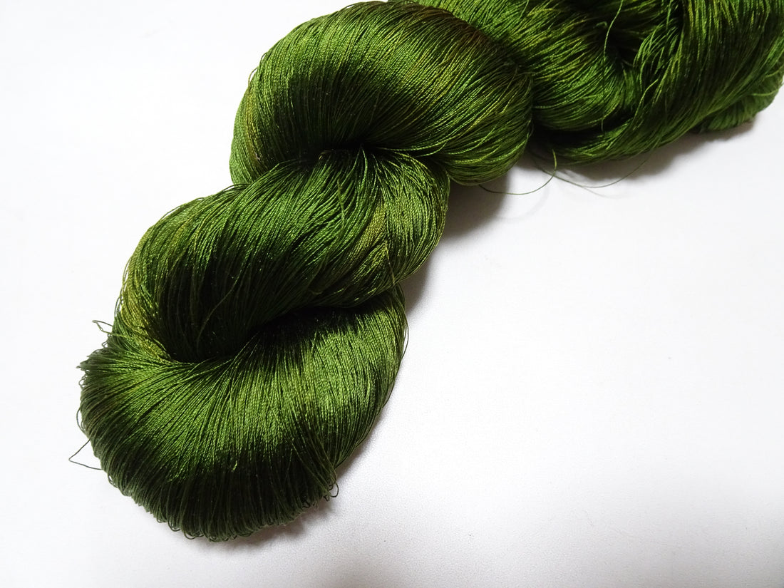 Japanese Vintage Silk Thread for Tsuzure Weaving – High-Quality 19676