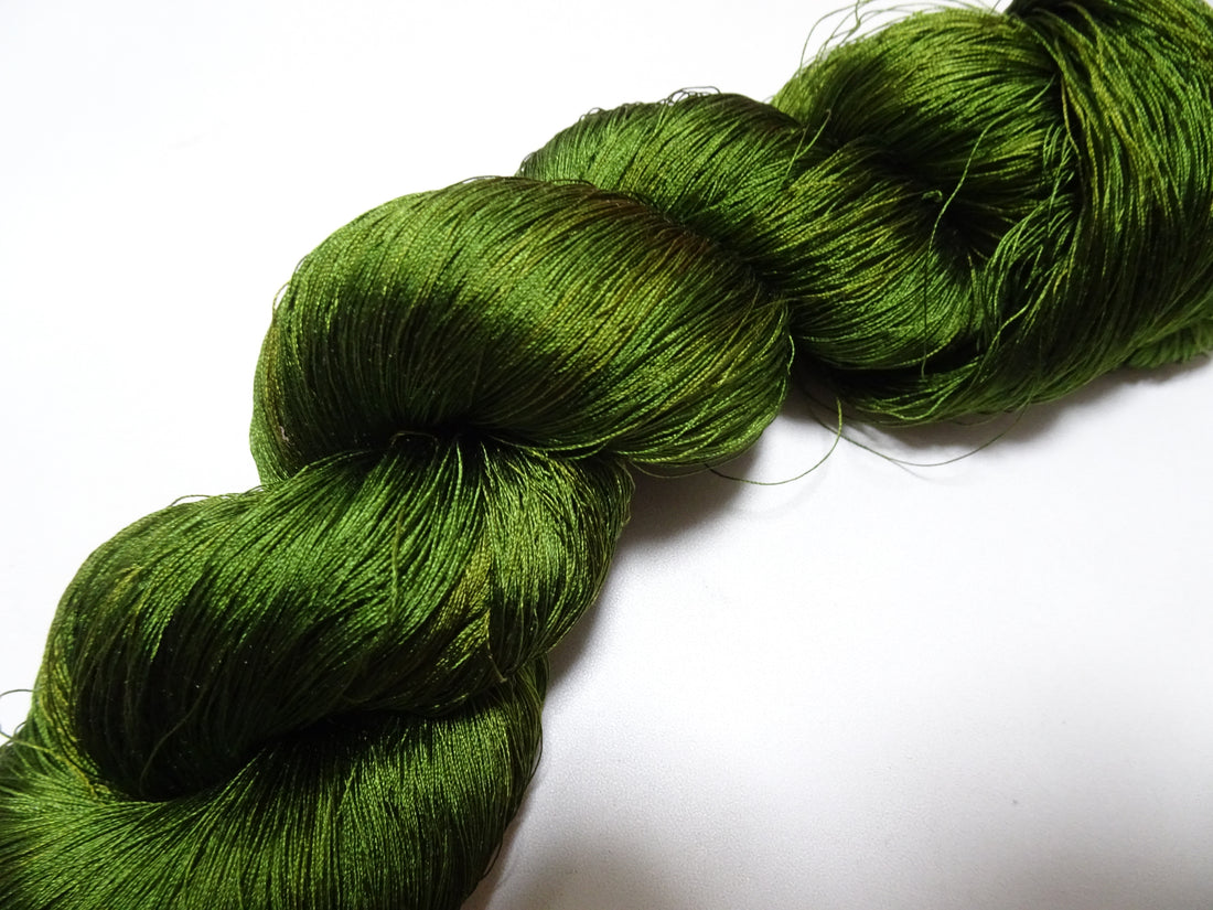 Japanese Vintage Silk Thread for Tsuzure Weaving – High-Quality 19676