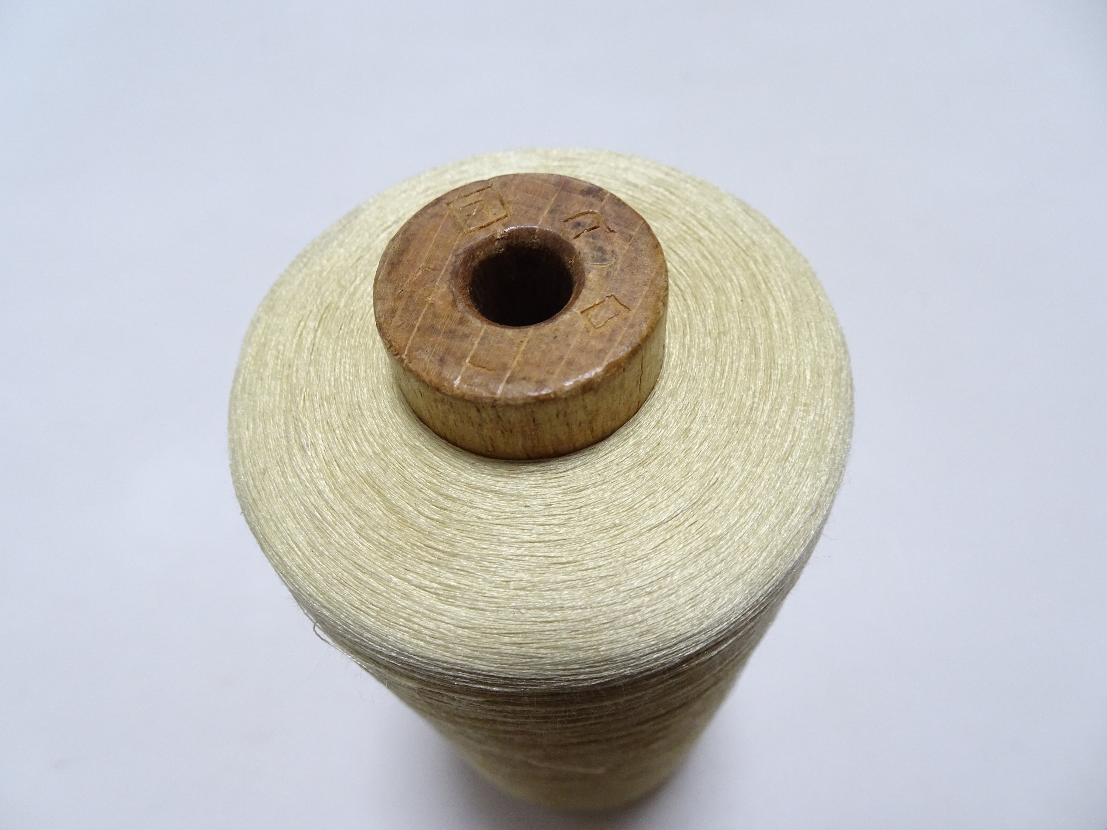 Japanese Vintage Silk Thread & Woodn Spool Embroidery 18703