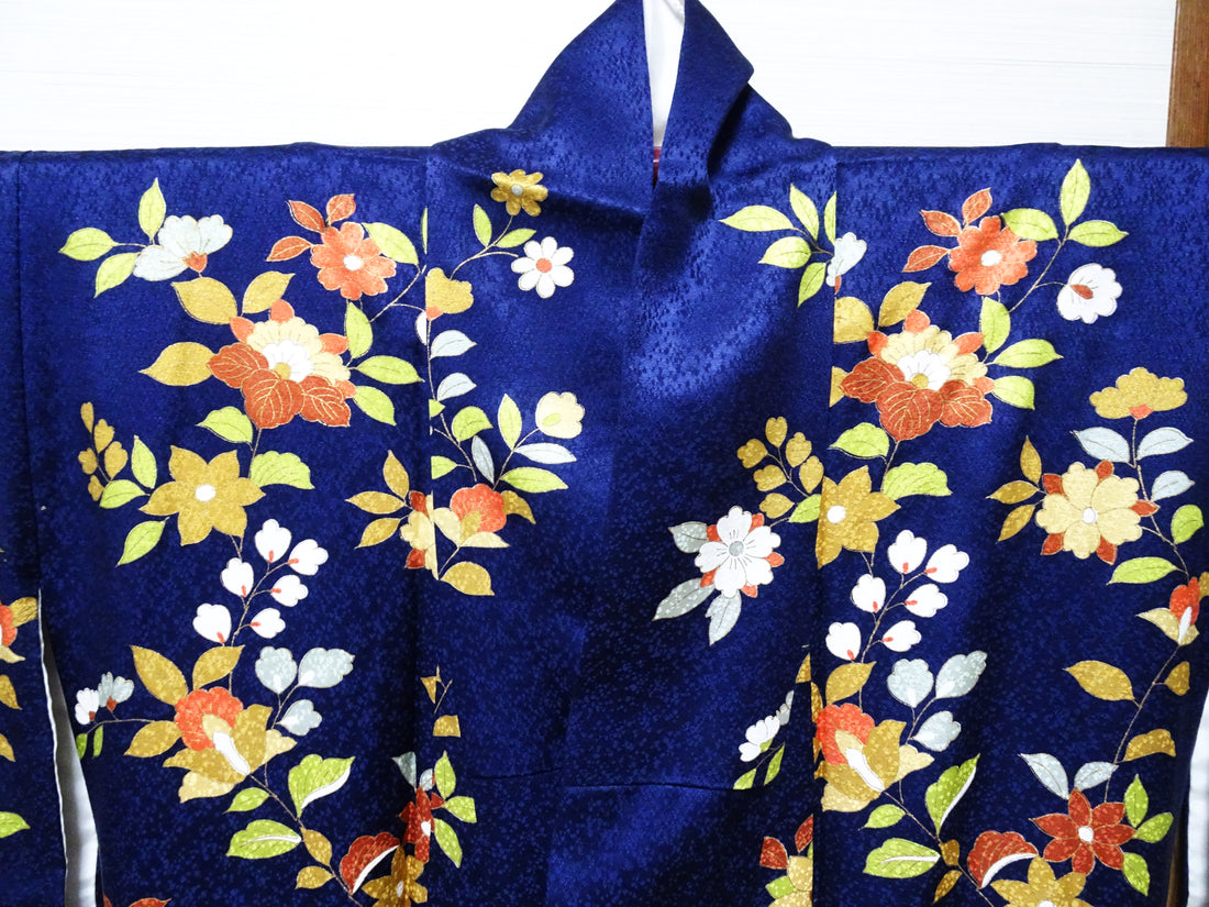 Japanese Kimono Silk Homongi Luxurious Floral Pattern 18100