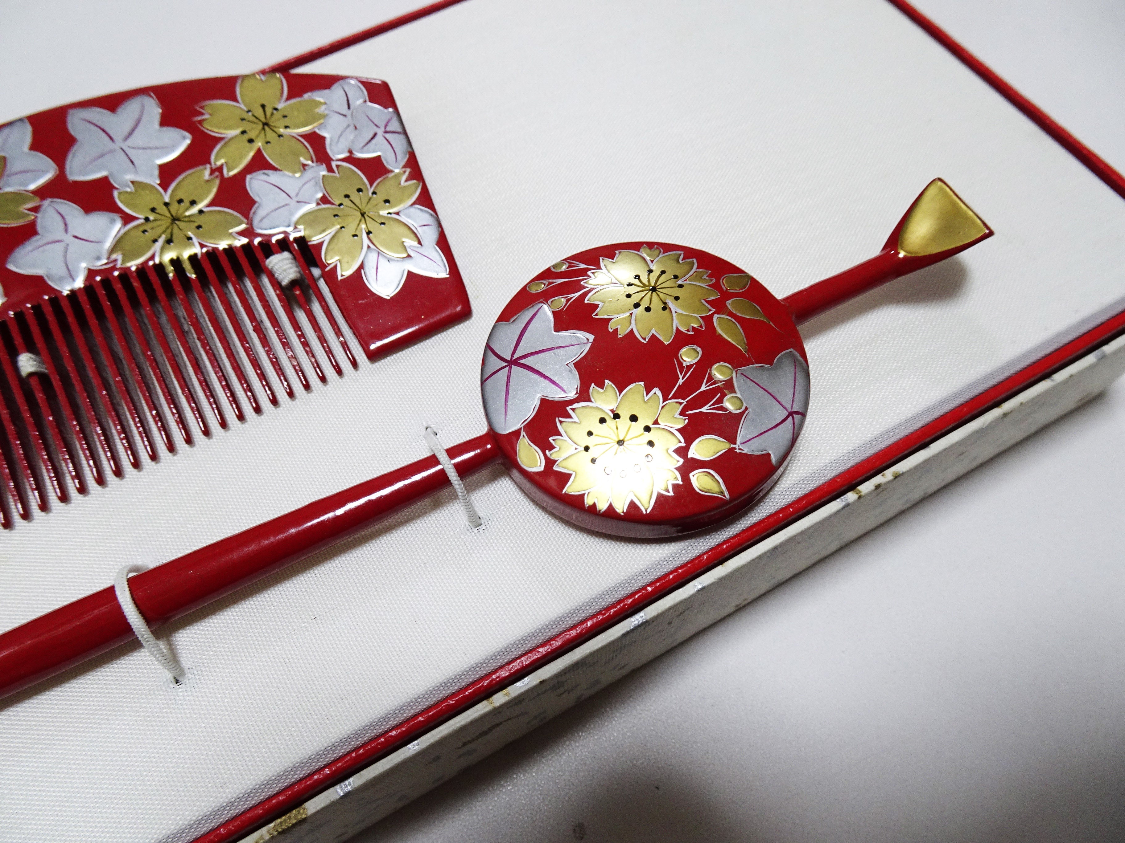 Japanese Vintage Wooden Kanzashi Sets Urushi & Makie & Raden 15135