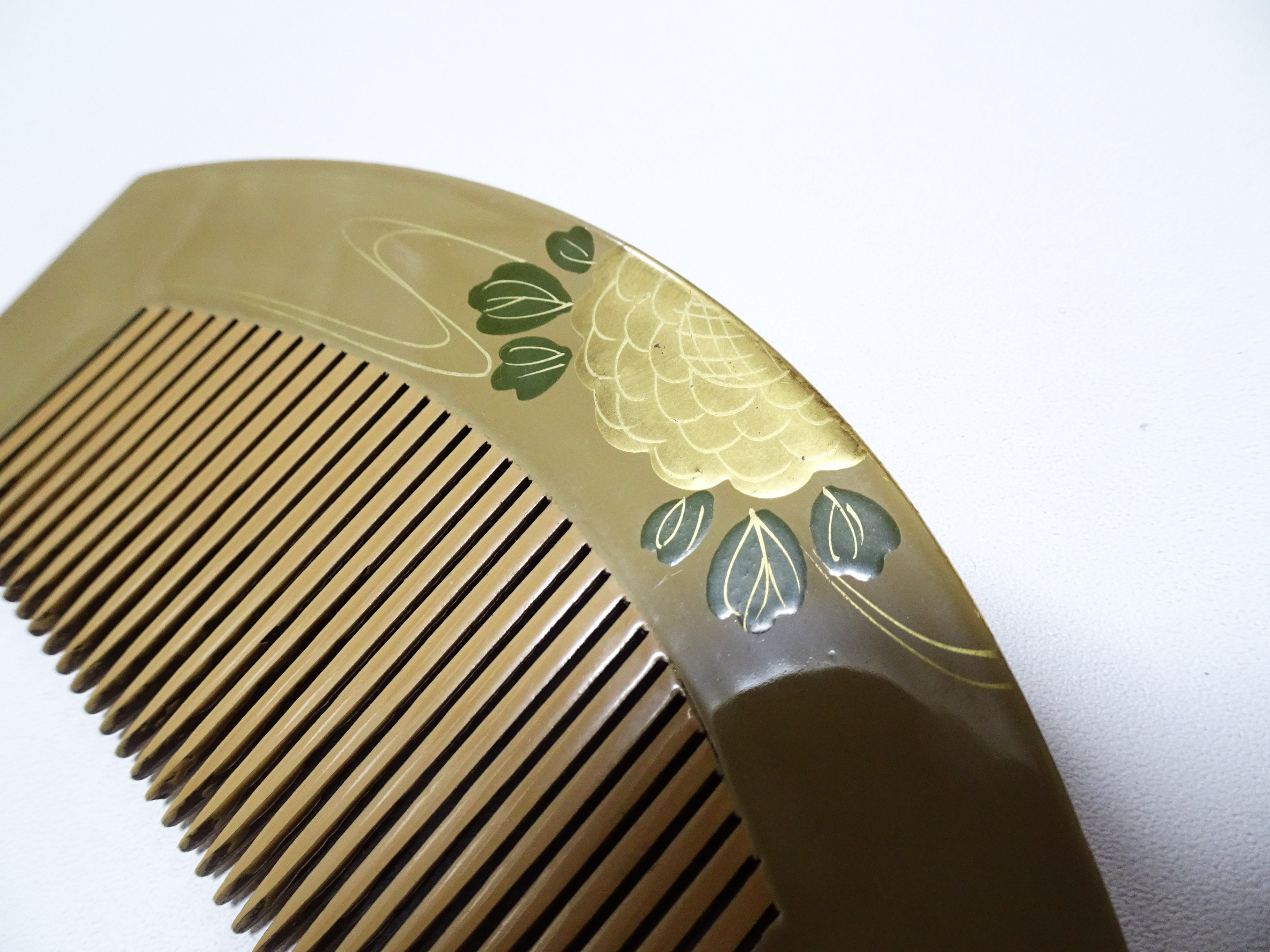 Japanese Vintage  Resin Comb Makie $ Raden 15145