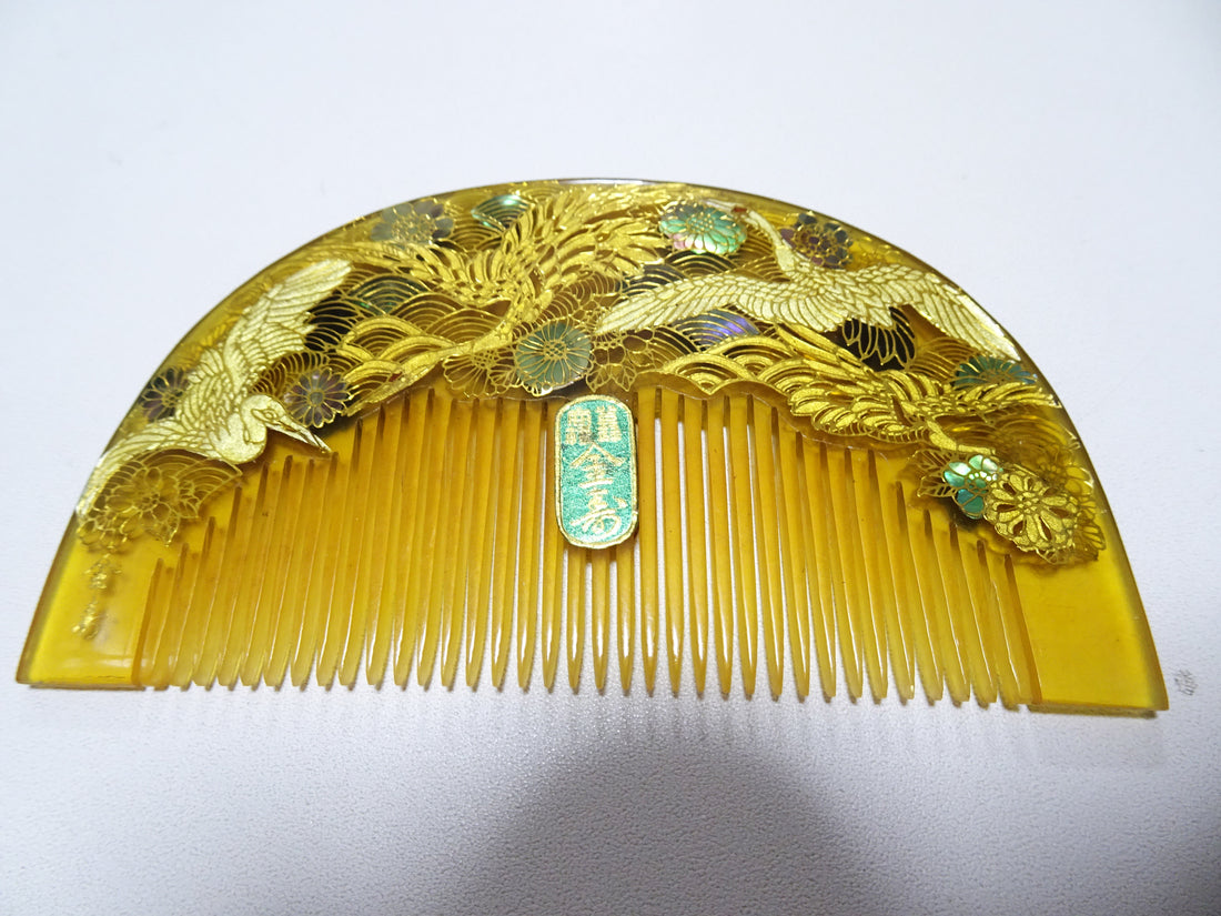 Japanese Vintage  Resin Comb Makie $ Raden 15146