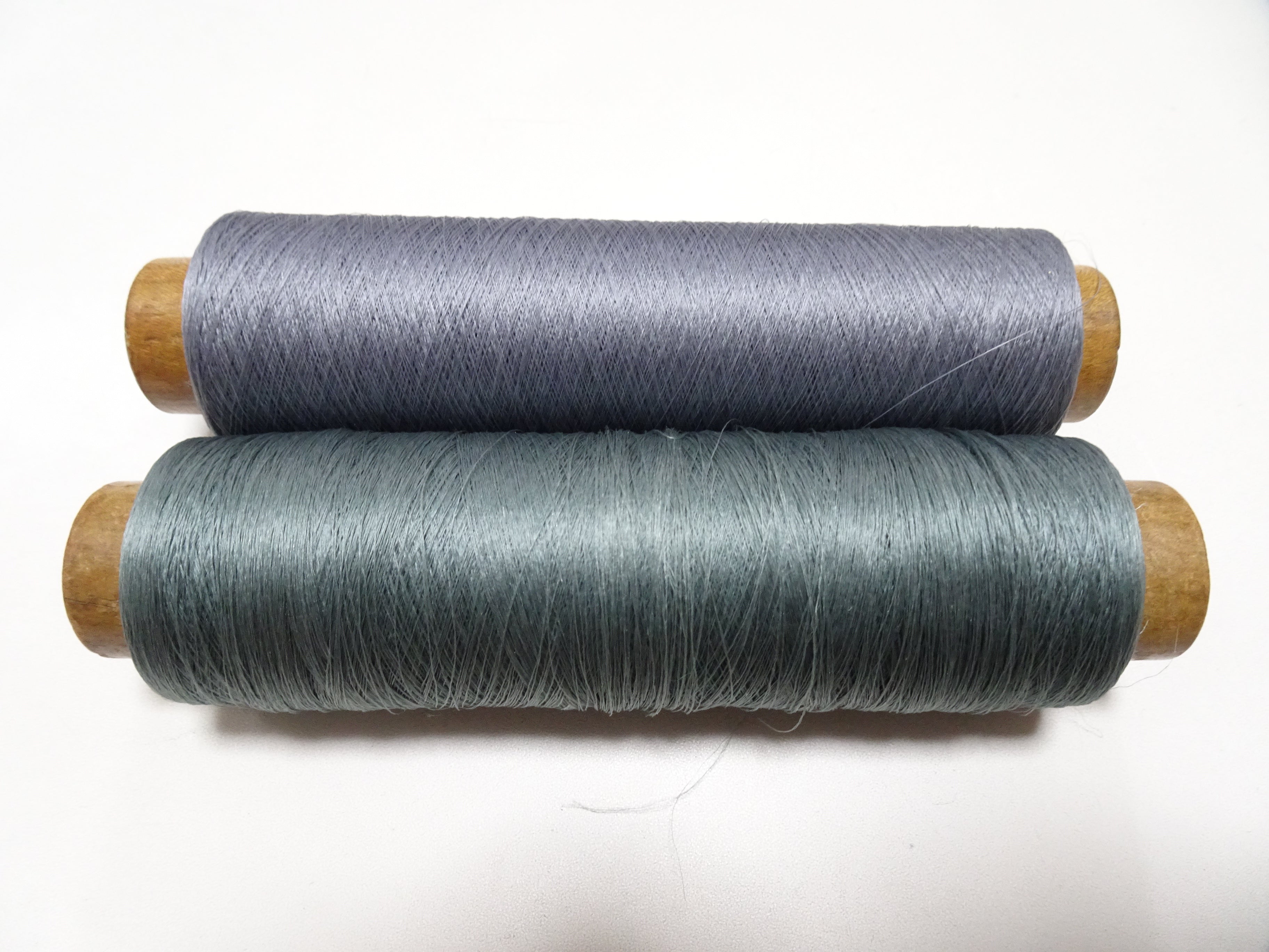 Japanese Vintage Silk Thread & Woodn Spool 2sets Embroidery 18744