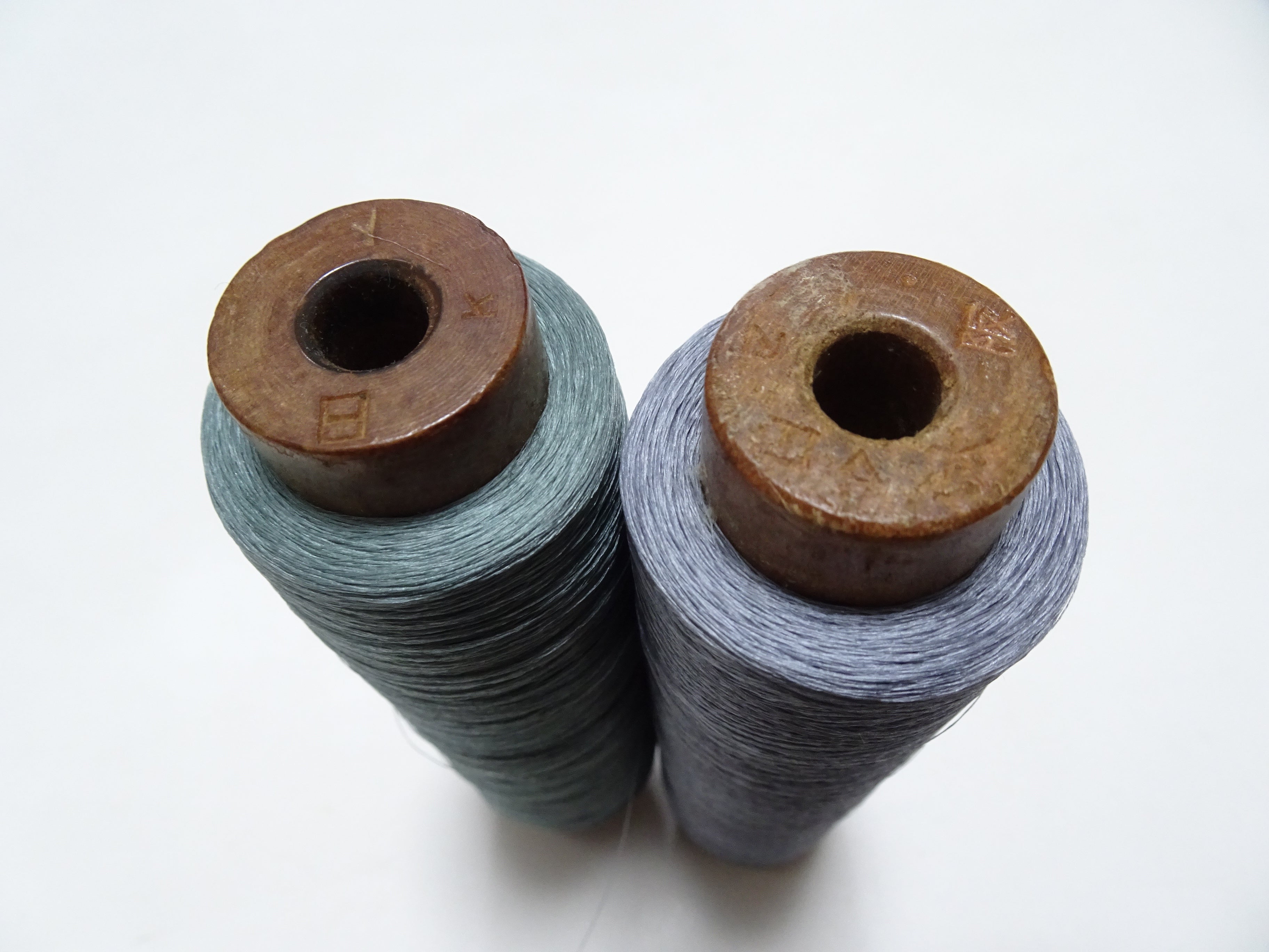 Japanese Vintage Silk Thread & Woodn Spool 2sets Embroidery 18744