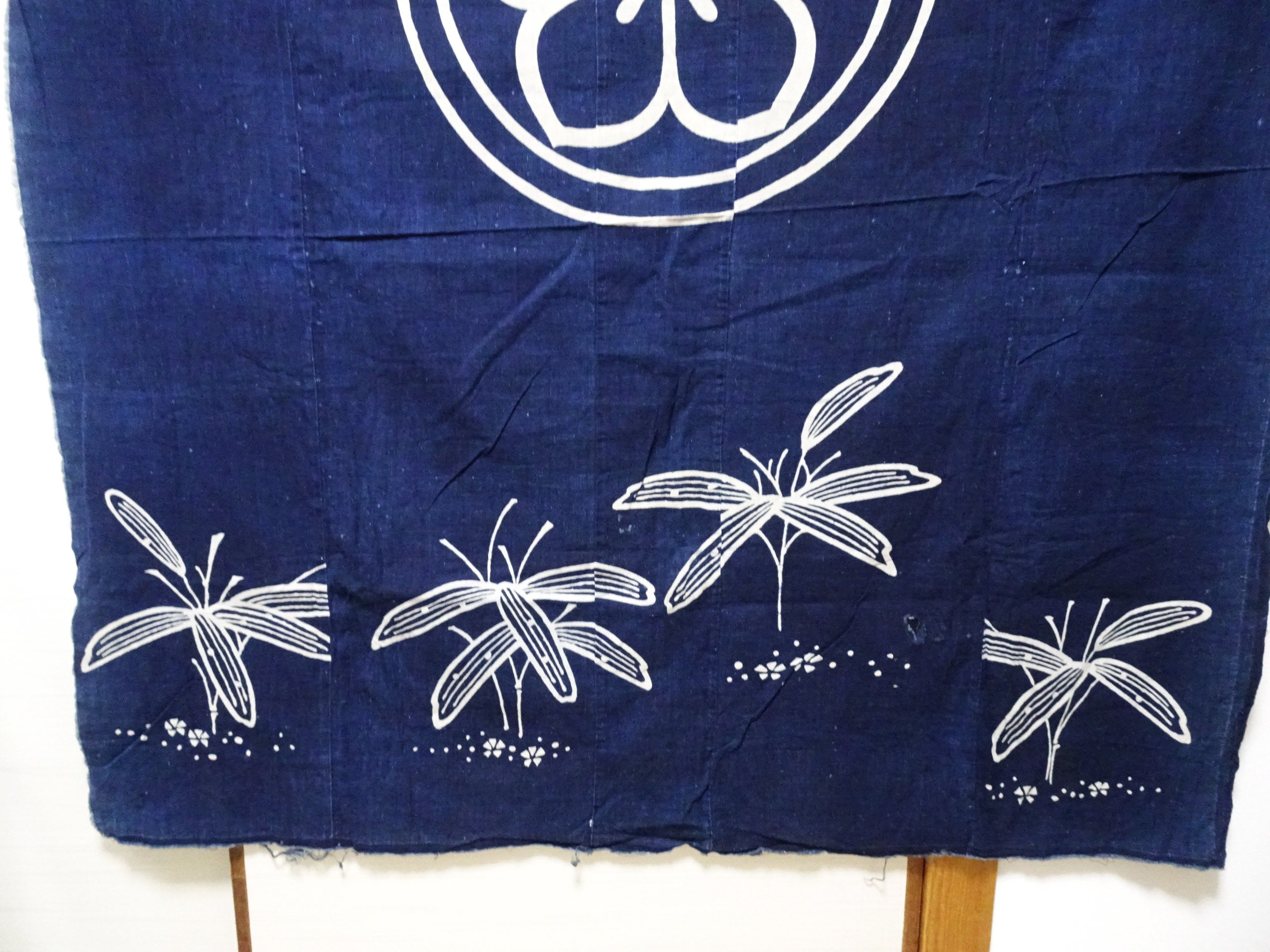Japanese Antique Tsutsugaki Indigo-Dyed Boro Cloth with Floral Family Crest and Grass Motifs 14016