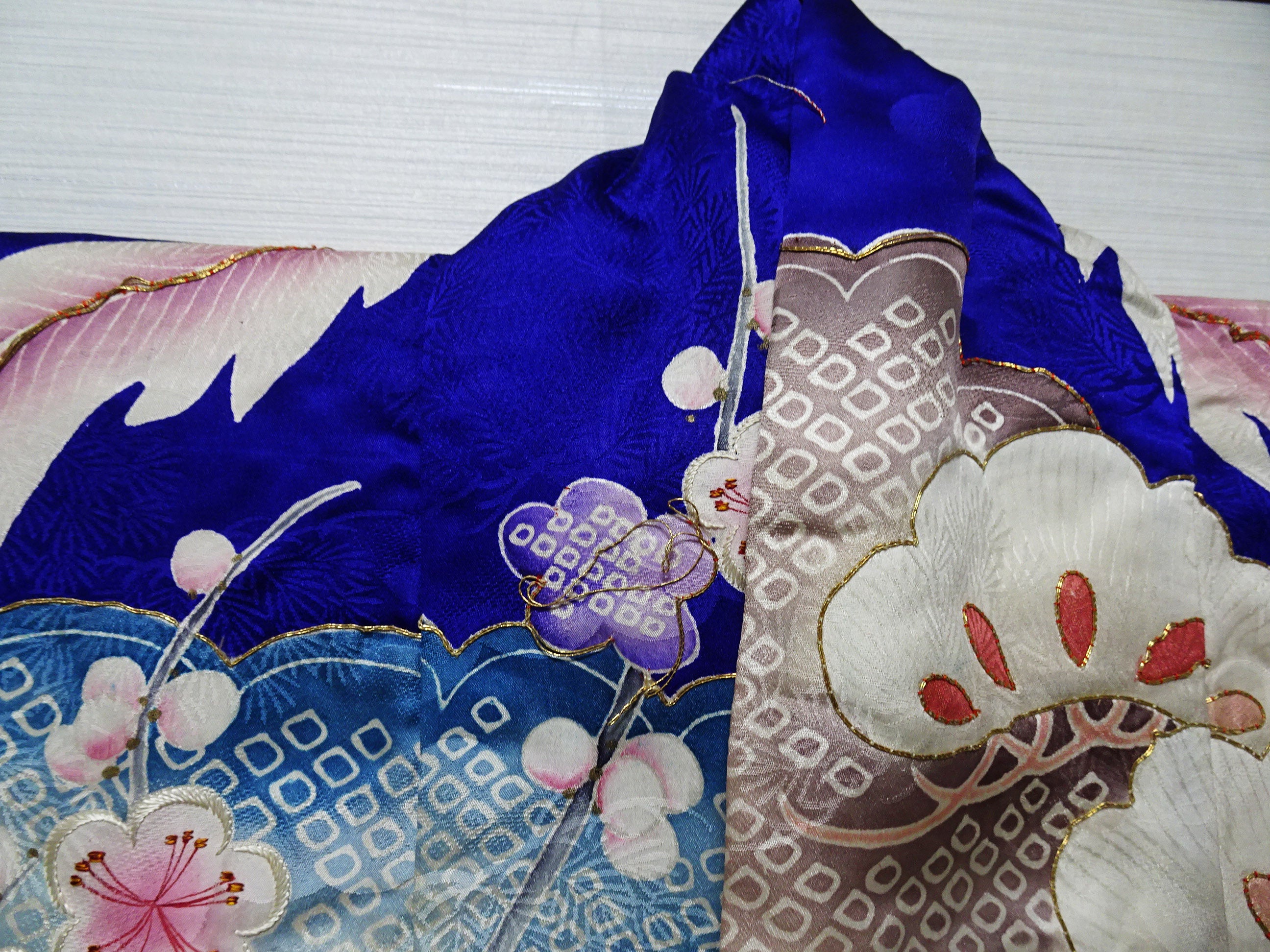 Japanese Antique Rare Taishō Uchikake with Phoenix Motifs – Yuzen Art & Gold Couching 14019