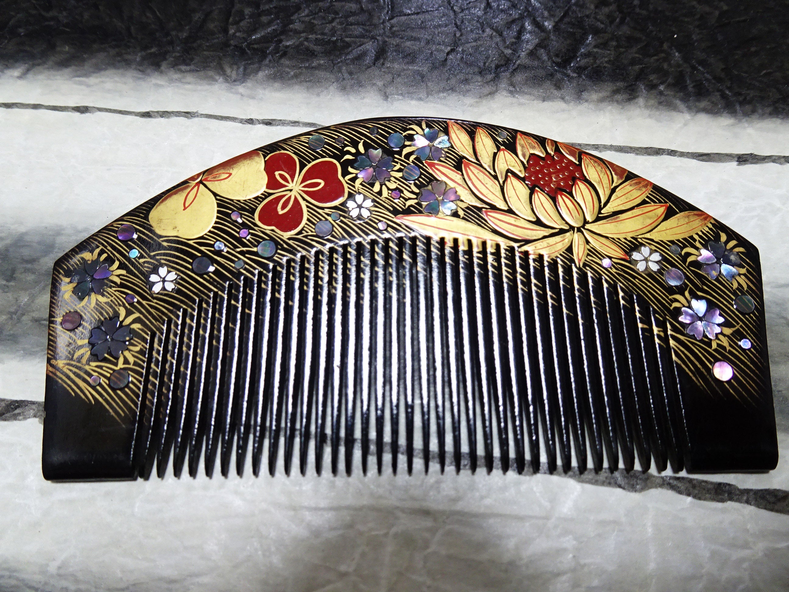 Japanese Vintage Wooden Kanzashi Comb Urushi & Makie & Raden 13005