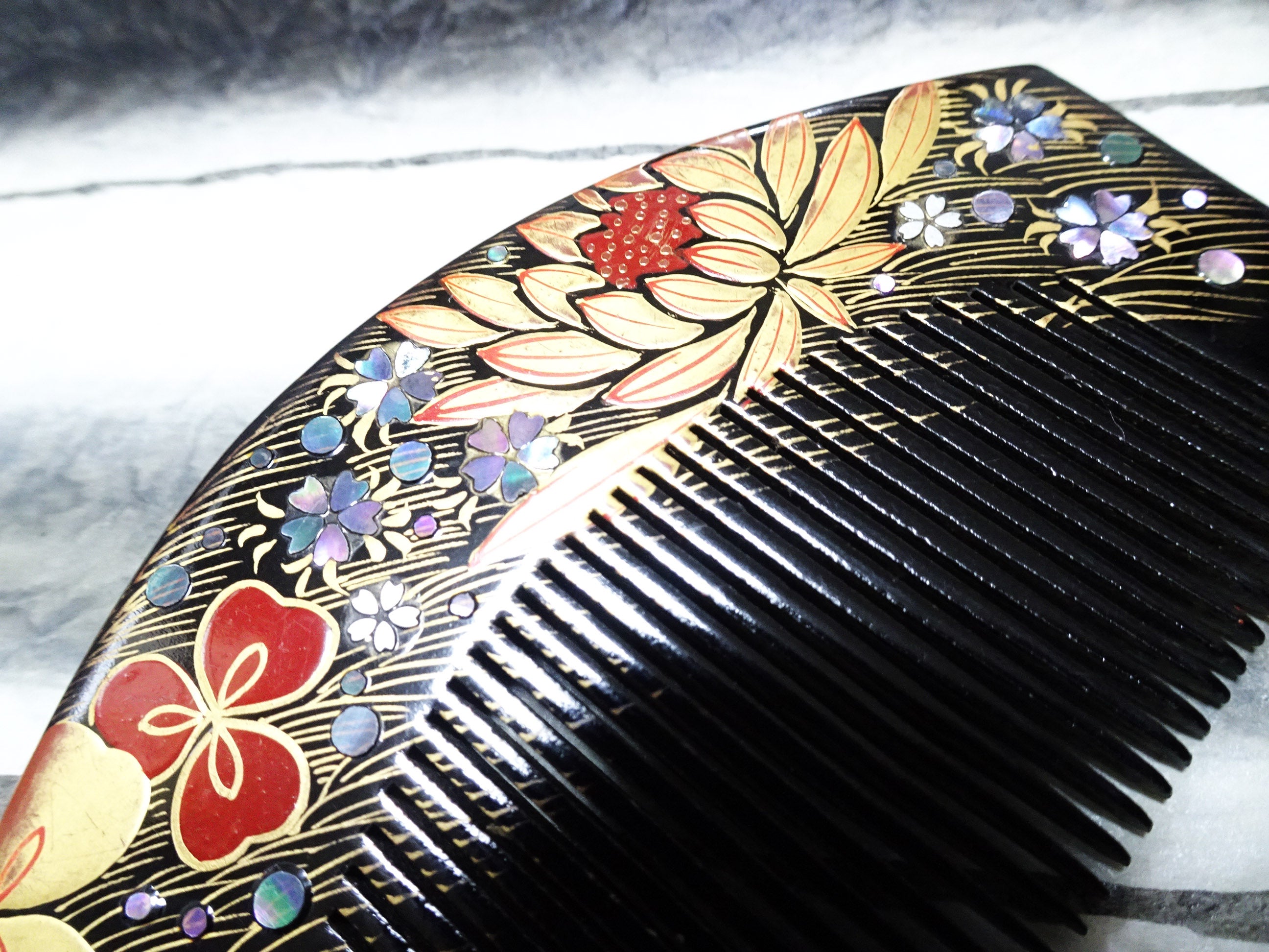 Japanese Vintage Wooden Kanzashi Comb Urushi & Makie & Raden 13005