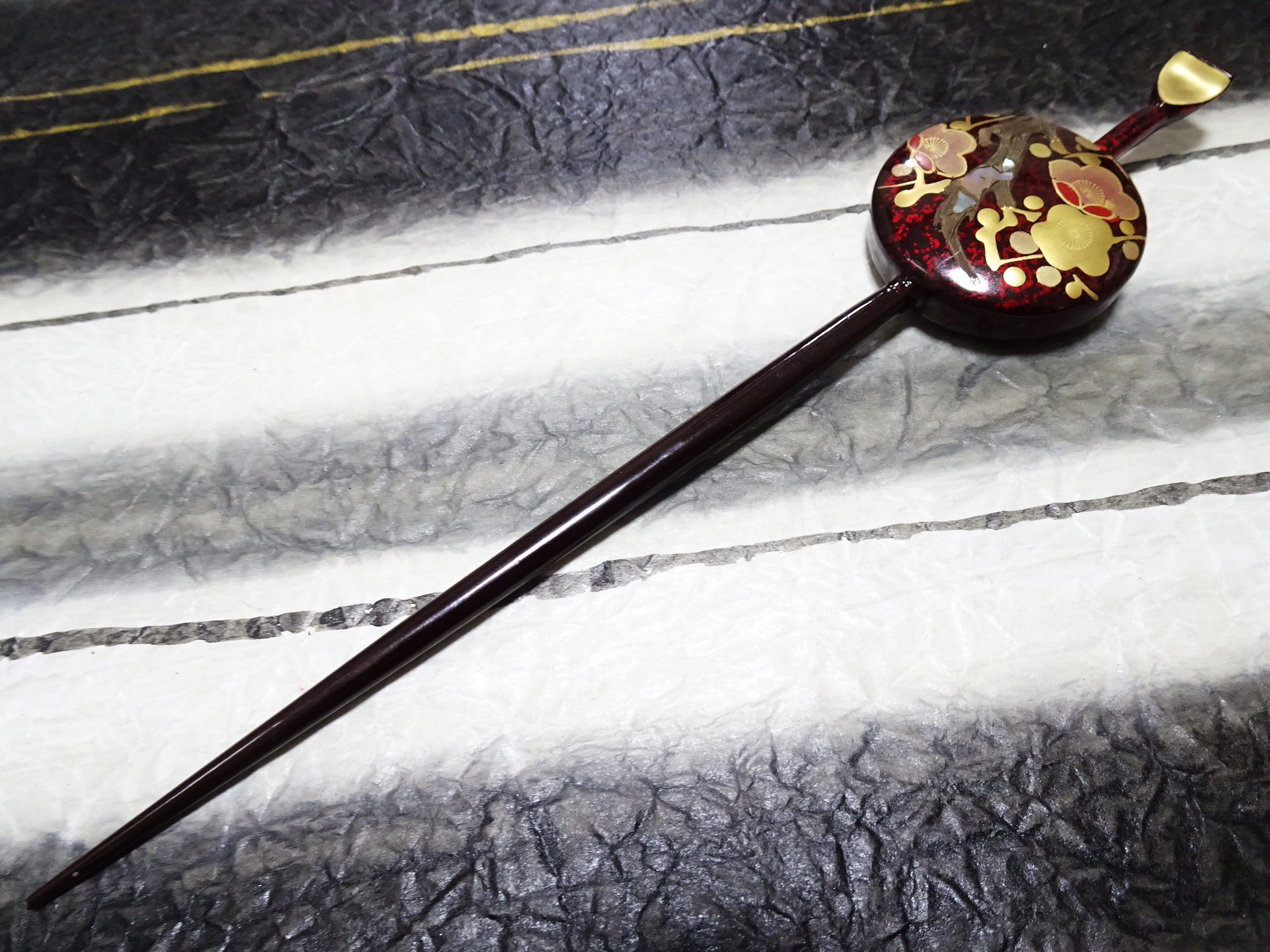 Japanese Vintage Wooden Kanzashi Urushi & Makie & Raden 13006