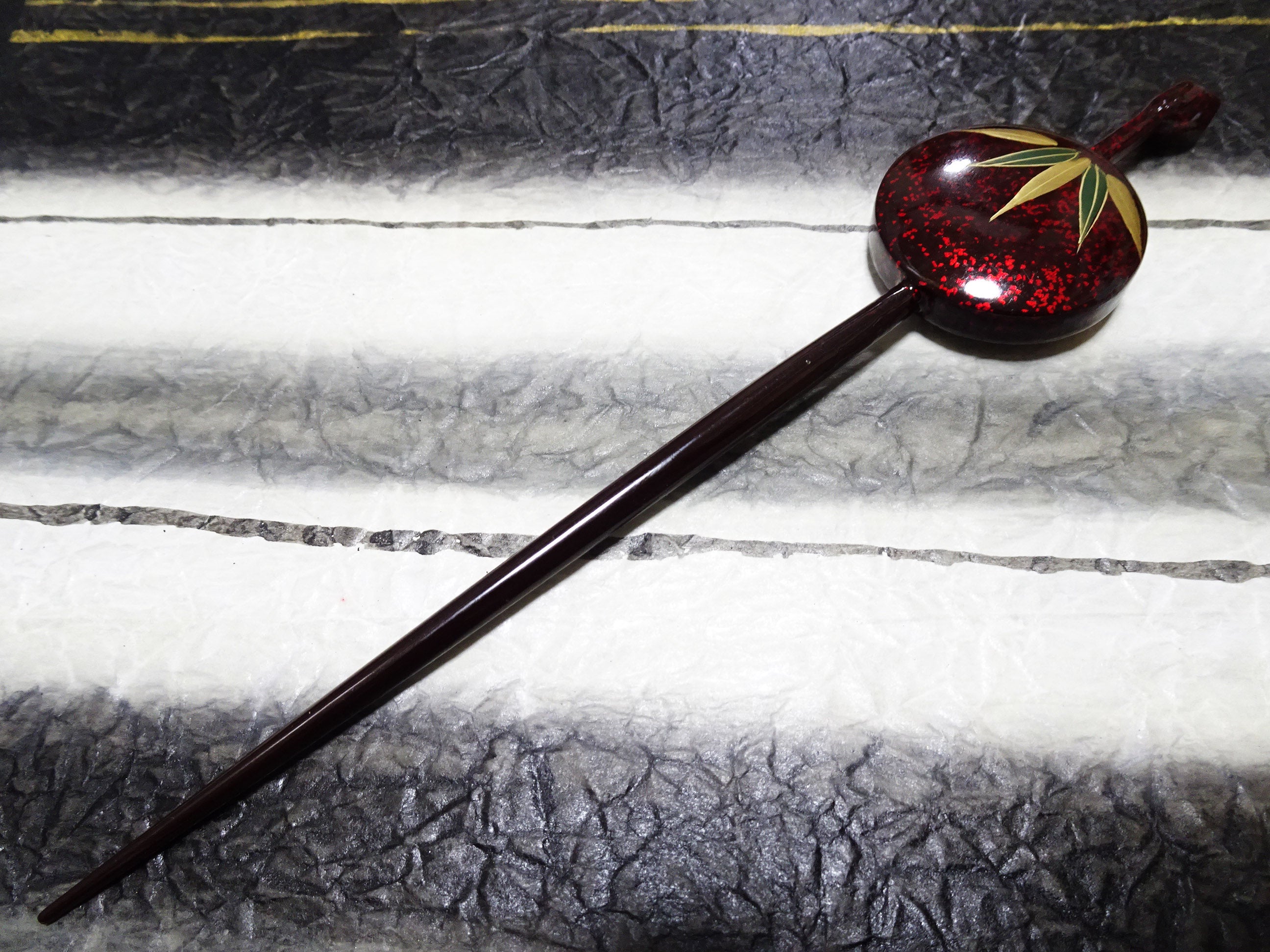 Japanese Vintage Wooden Kanzashi Urushi & Makie & Raden 13006